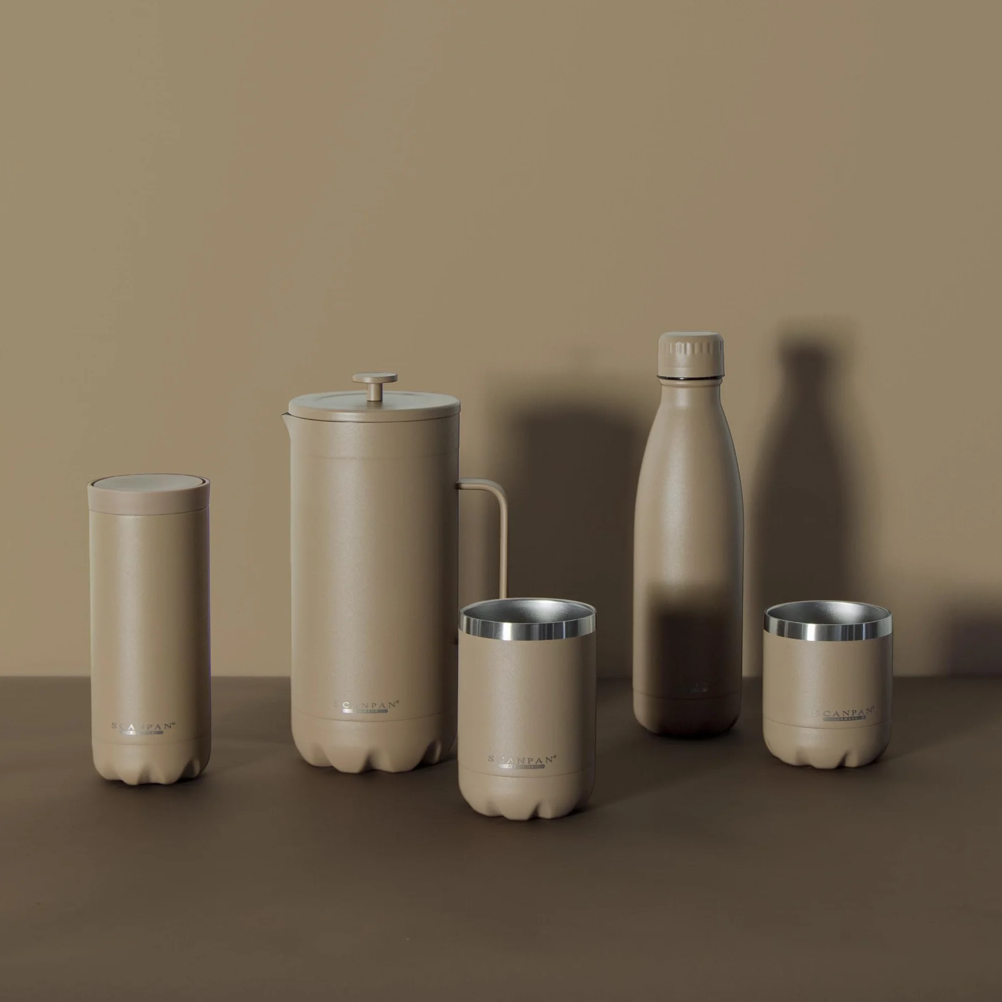 Scanpan TO GO - Cafetera de prensa francesa de 1,0 L (verde bosque) + 4 tazas de vacío de 250 ml (verde bosque) - Acero inoxidable 18/8 de grado alimenticio - Revestimiento antiarañazos - Apto para