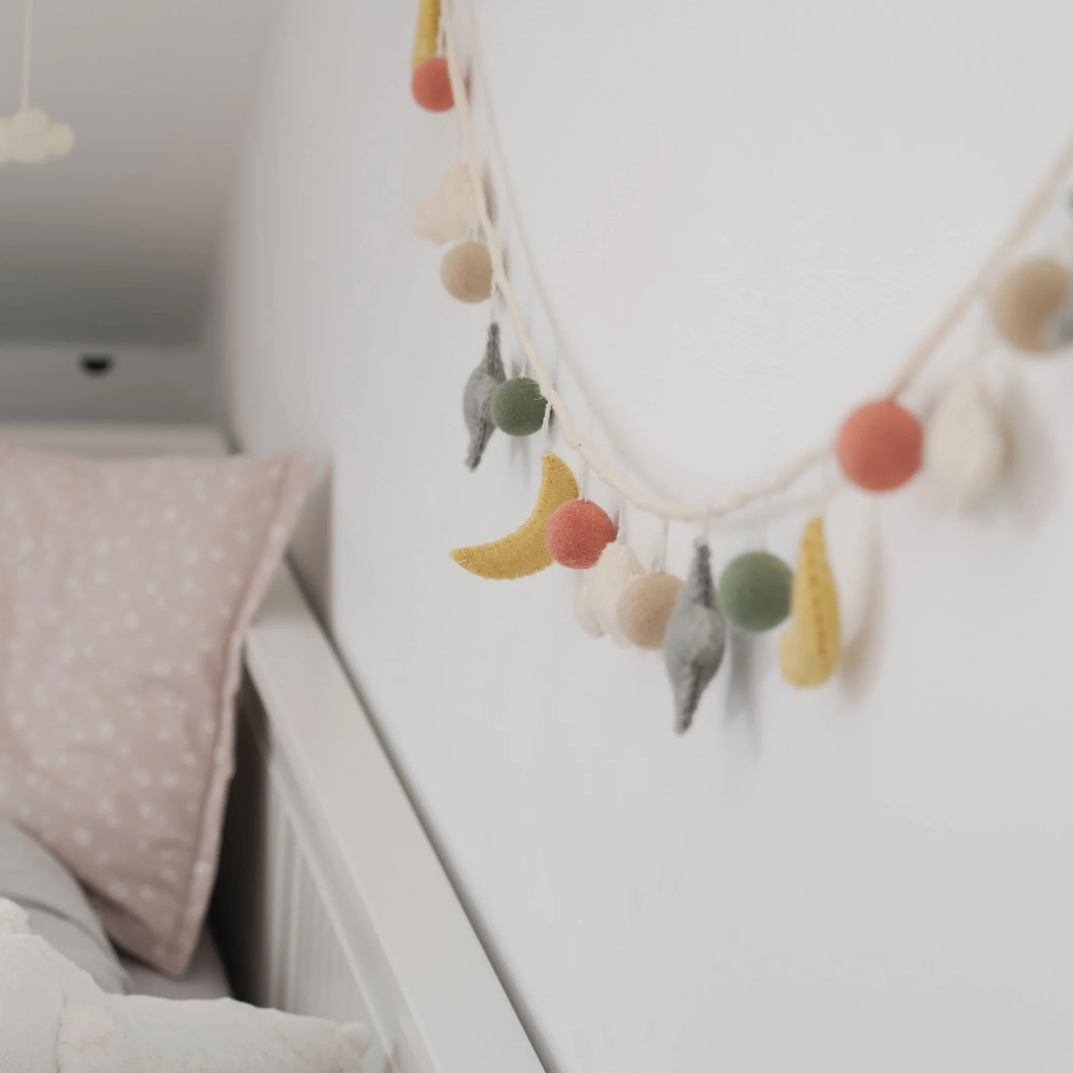 Én Gry & Sif Guirnalda de luna y estrellas de fieltro 190 cm decoración pared habitación infantil