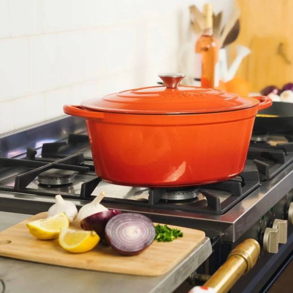 Cocotte Hierro Fundido Esmaltado Naranja. Olla Ovalada 33x11 CM - 6 L. Elegante, Resistente, Especial para Inducción y Apta para todos tipo de Cocina