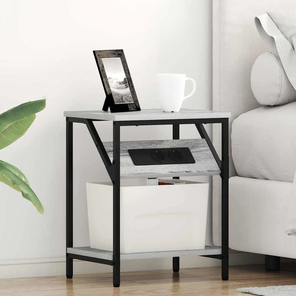 Mesa de Noche Moderna con Estantería Integrada y Fuente de Poder, Diseño Rectangular con Patas de Acero Negro y Superficie de Madera Resistente para Dormitorio Contemporáneo
