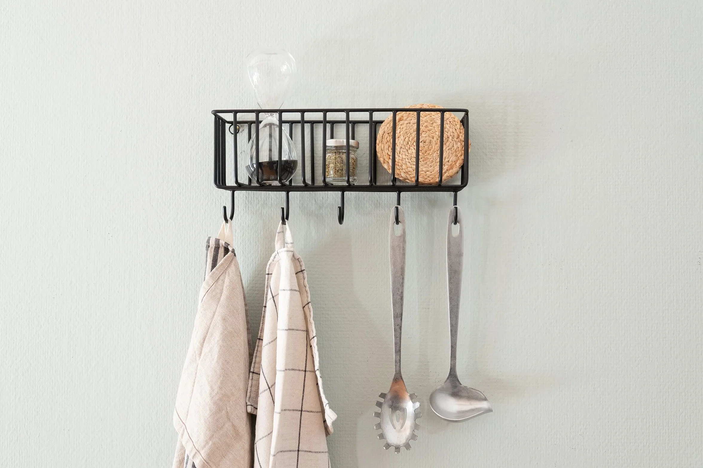 Cesta de almacenamiento Fynn con gancho negro de 30 x 13 cm, soporte para utensilios de cocina, estante para especias