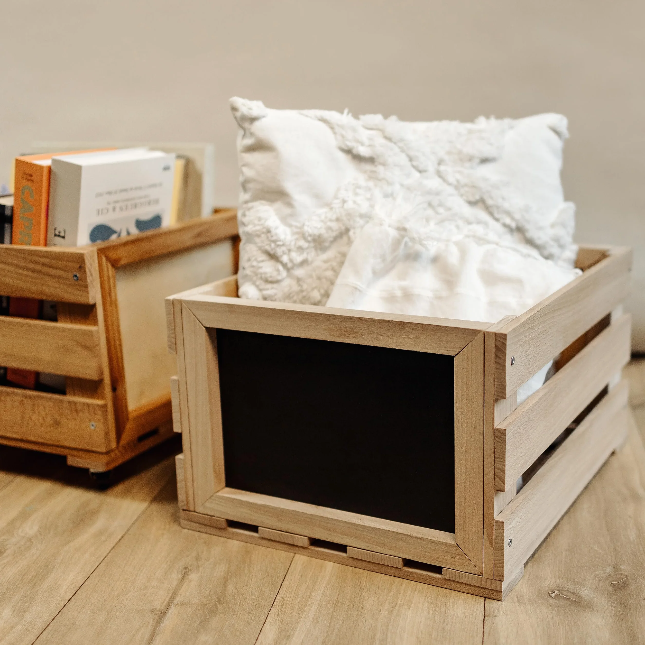 Creative DECO Caja de Madera para Discos de Vinilo con Pizarra | 80 discos | 46x36x25cm (+/-1cm) | Mueble Soporte Cajón Porta Vinilos | Madera de Haya | Cesta para Frutas, Verduras, Vino, Juguetes