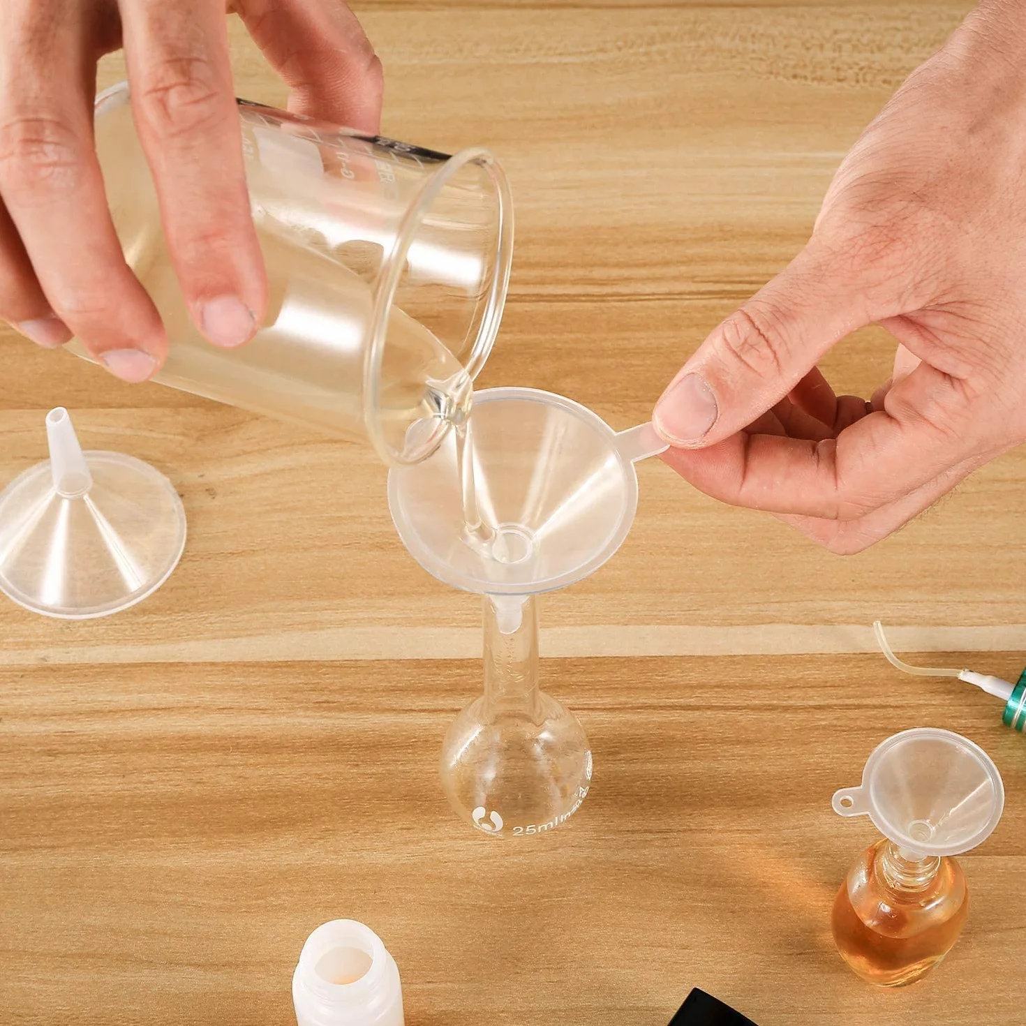 Mini Embudos de Plástico Transparente, 24 PCS, para Llenado de Botellas, Aceites Esenciales, Laboratorio