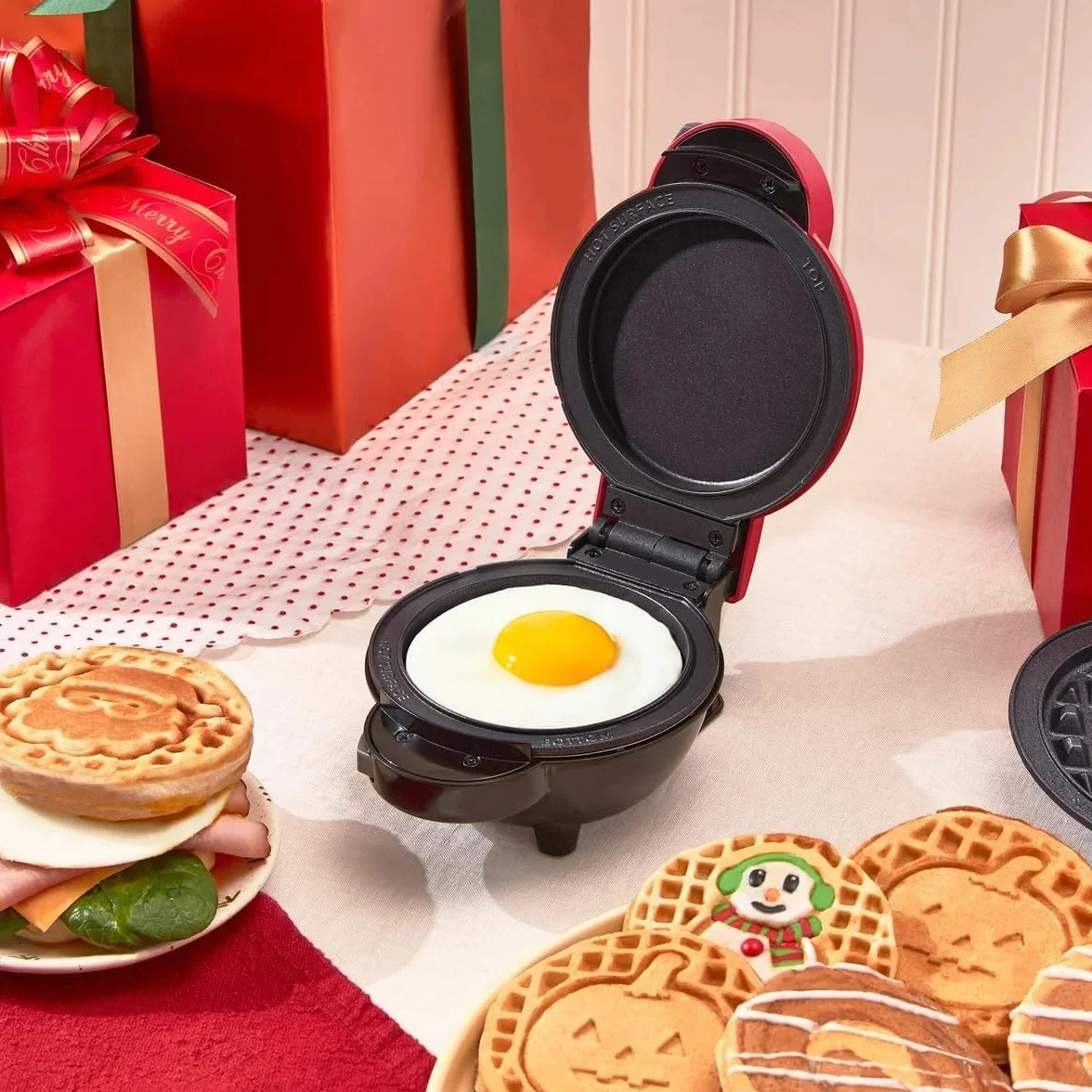 DASH Multimaker con 7 platos extraíbles: gofrera y placa calefactora + 3 platos temáticos - Santa Claus, calabaza, muñeco de nieve, mini gofres para Halloween y Navidad, para niños y