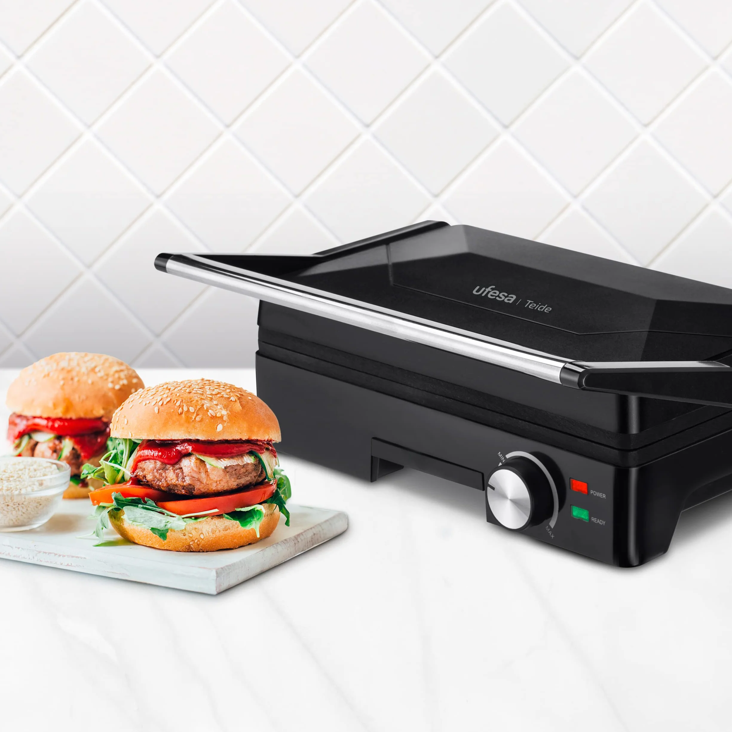 Ufesa Teide Parilla Eléctrica, Panini Press Grill, 1600W, Placas Antiadherentes, Apertura 180º, Regulador de Temperatura, Asa Toque Frio, Negro