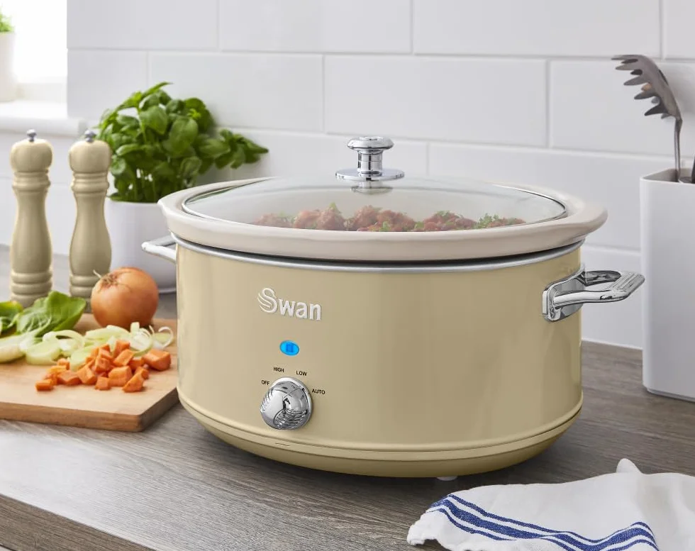 Swan Retro SF17031CN Slow Cooker 6,5L 320W Cerámica Antiadherente Libre PFOA y PTFE 3 Niveles Temperatura Tapa Vidrio Crema