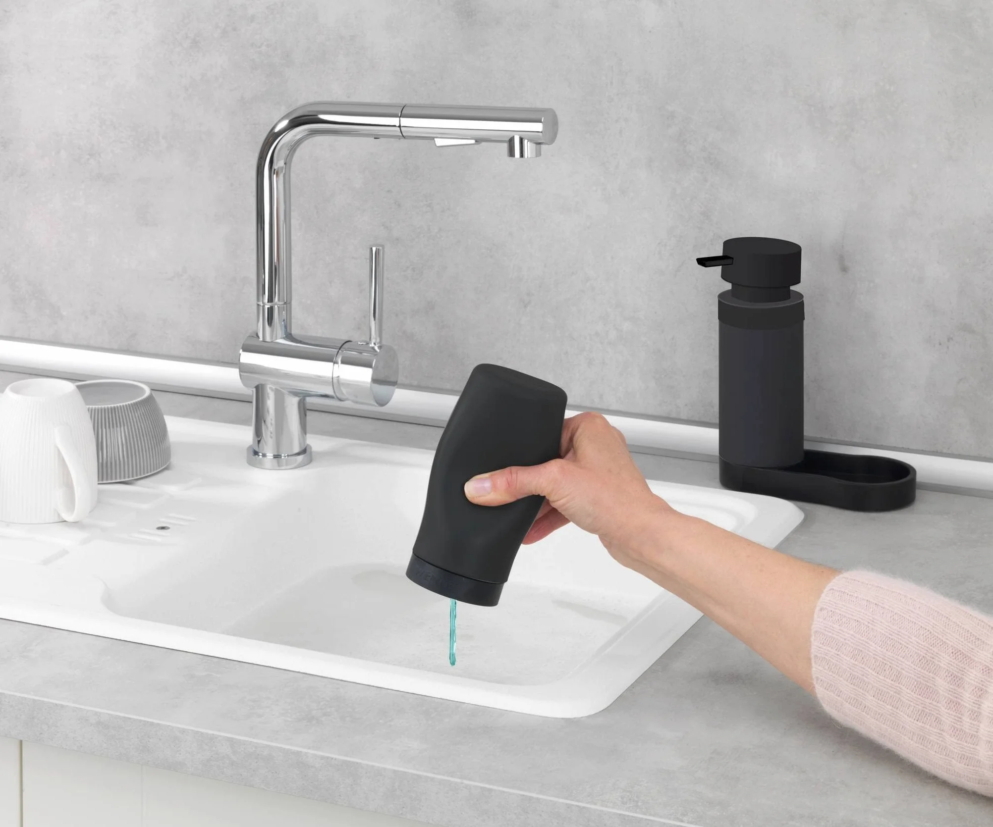Wenko Estación de Lavado Easy Squeez-e, Combinación de Dispensador de Detergente y Jabón Recargables, Capacidad de Aproximadamente 250 ml por Dispensador, Dimensiones 15 x 18 x 7 cm, Negro