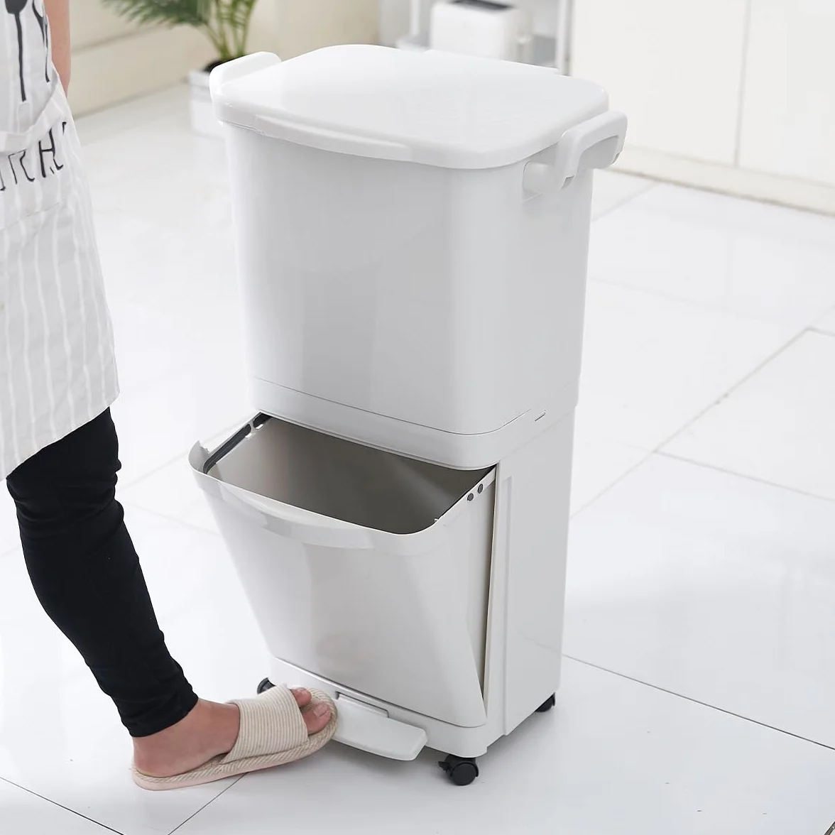 KITCHEN MOVE Papelera de clasificación selectiva para reciclaje 45L Valoris con pedal con ruedas y asa, doble compartimento 30L + 15L, dimensiones 48,5 x 33,4 x 79 cm