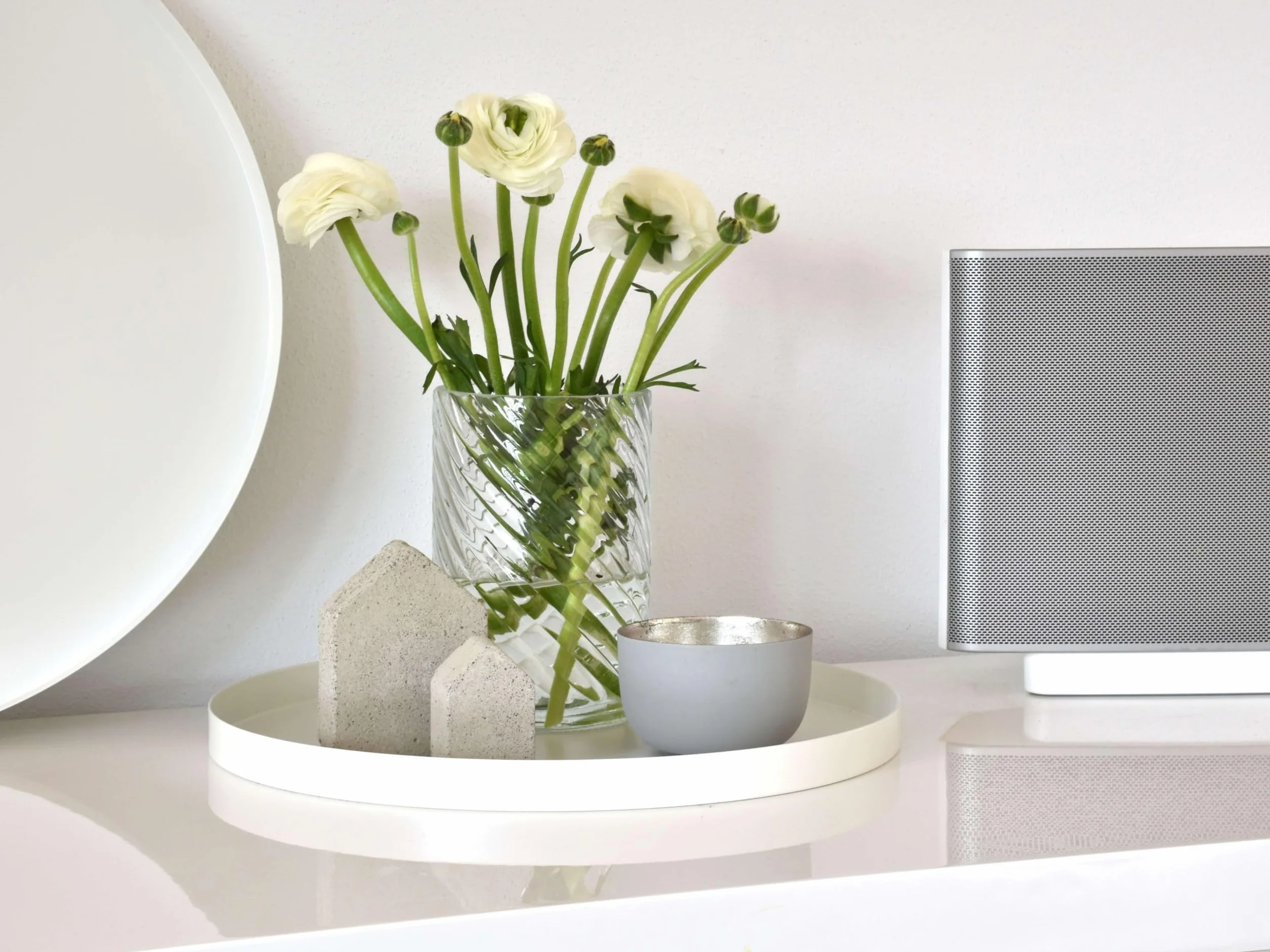 D&D Living® Bandeja Decorativa Redonda Ø 30 cm | Plato Decorativo y Bandeja de Metal de Diseño (Blanco Mate)