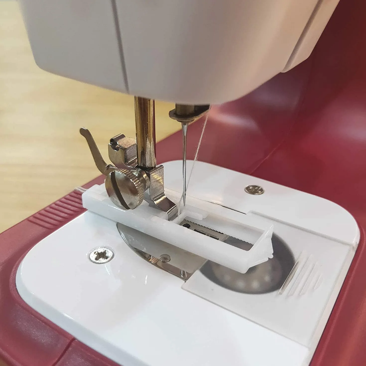 Mini máquina de coser, máquina de coser eléctrica con 12 patrones de puntada, uso doméstico, fácil de operar, ideal para principiantes y proyectos de manualidades, diseño portátil