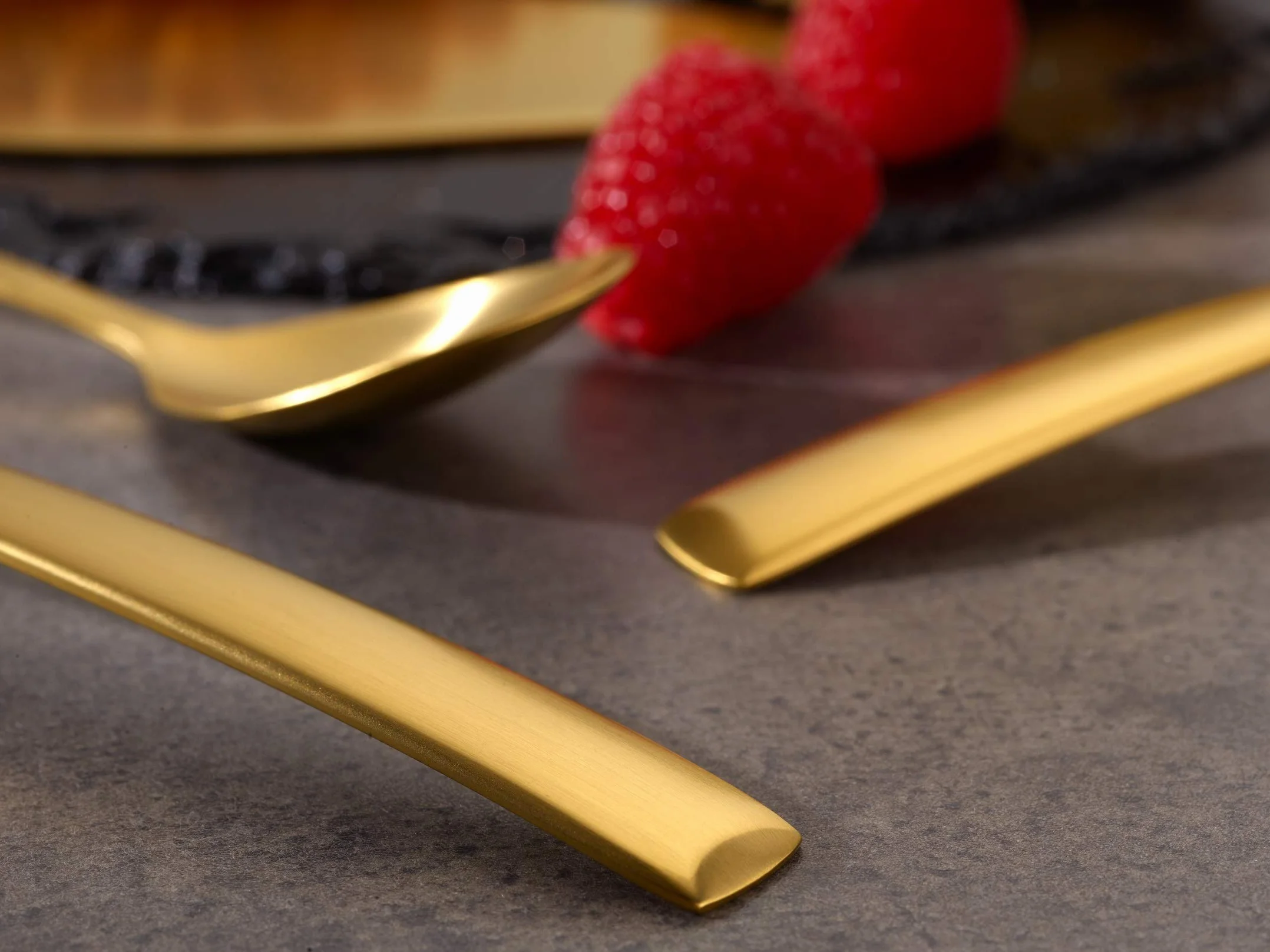 ECHTWERK Avelino Gold Edition - Cubertería (16 piezas, para hasta 4 personas, acero inoxidable 18/10, mate, para mesa de comedor, decoración de mesa para bodas y mesa de fiesta