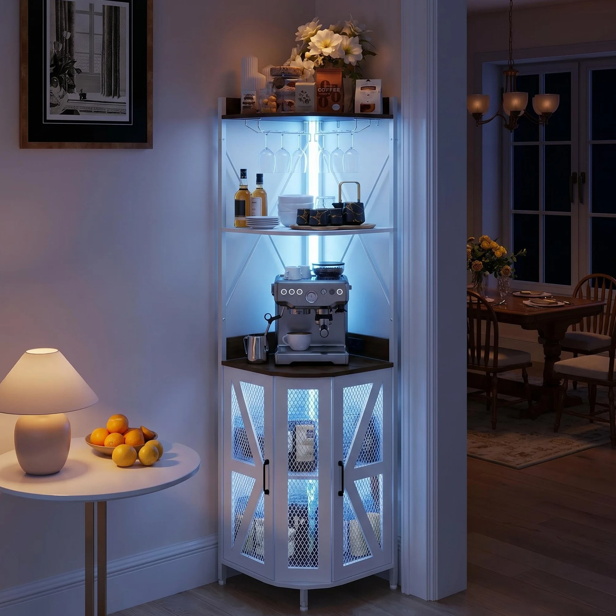 Garvee Armario para Vinos Esquinero con Enchufe, Mueble Bar Industrial con Luces LED 12 Colores y Portacopas, Botellero Vitrina con Puerta de Malla, 5 Niveles para Salón, Cocina y Comedor, 180 CM al.