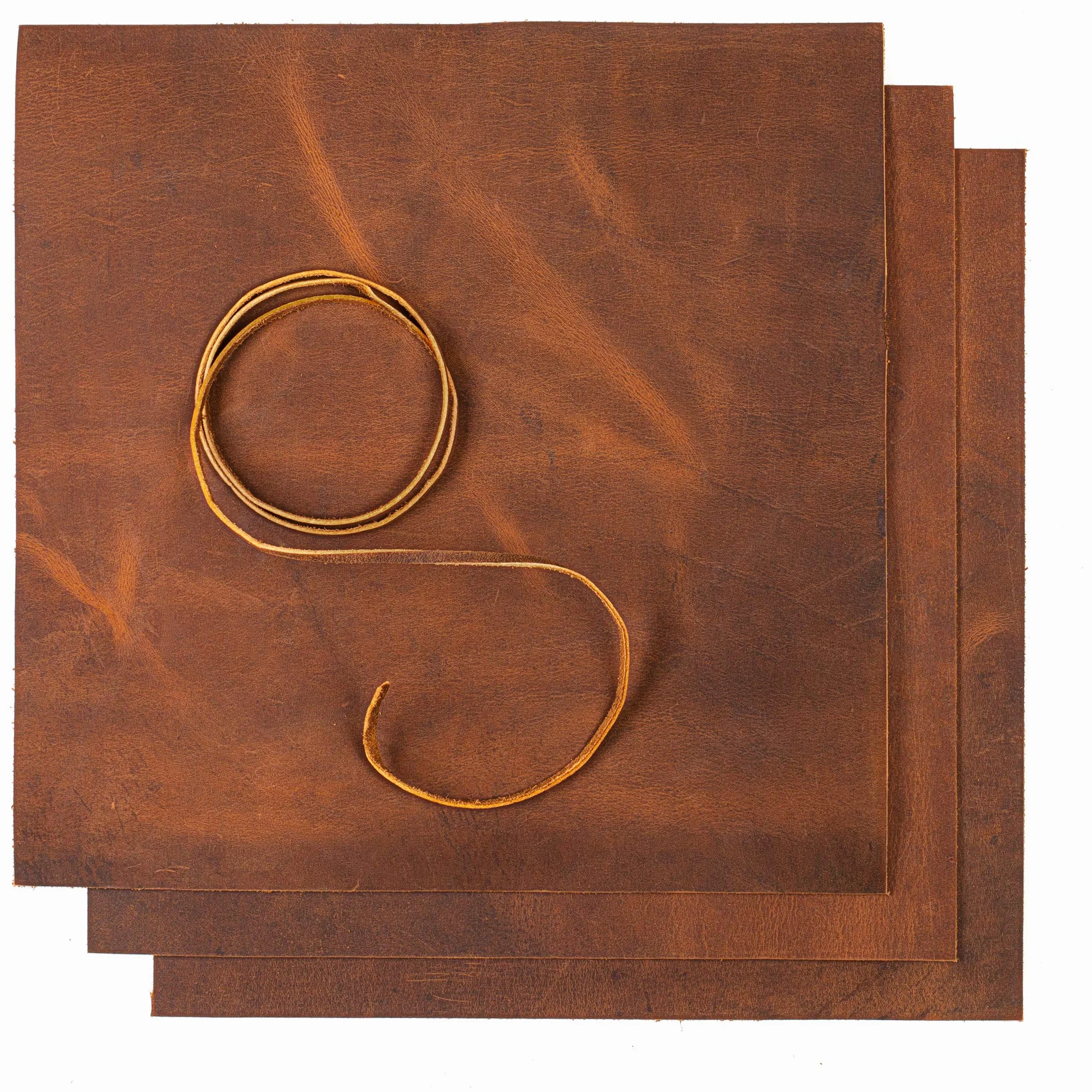 Wanderings Hojas de Cuero para Manualidades - Cuadrados de Cuero de Búfalo de Grano Completo - Ideal para Joyería, Carteras de Cuero, Arte y Manualidades - 3 Hojas (30.5x30.5cm) + Cordón de Cuero 91cm