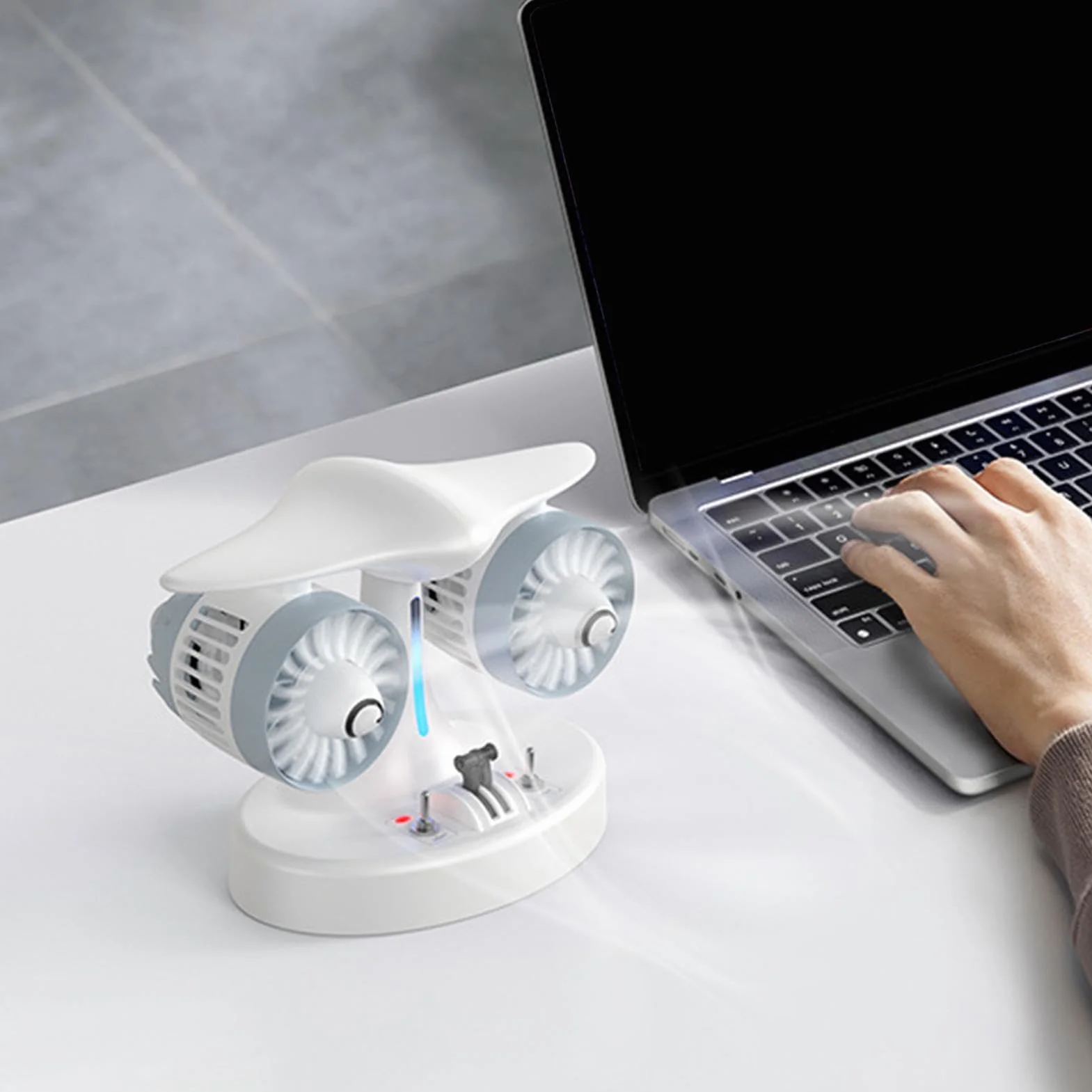 Ventilador de Escritorio 3 Velocidades con Luces Recargable Portátil | Ventilador Personal de Escritorio Pequeño y Silencioso para Oficina en Casa Apartamento Escuela Salón Verano Viaje Camping