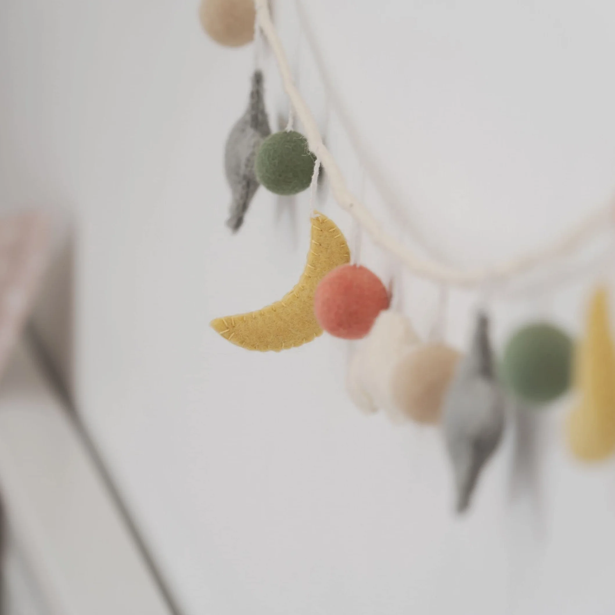 Én Gry & Sif Guirnalda de luna y estrellas de fieltro 190 cm decoración pared habitación infantil