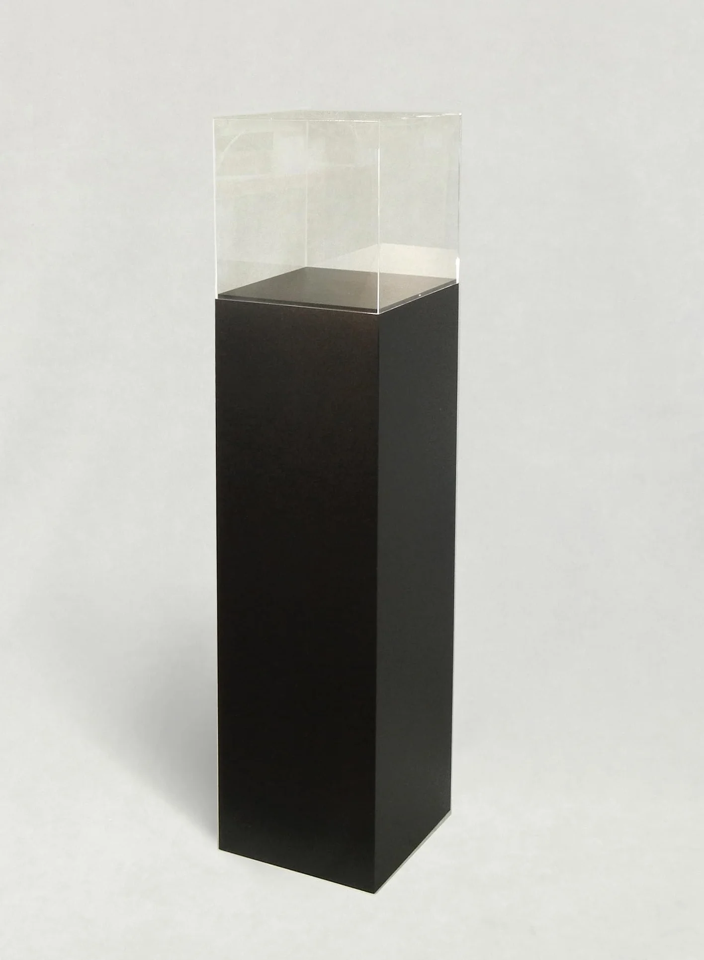 ORUS - Teca sobre columna negra (30 x 30 x 130)…