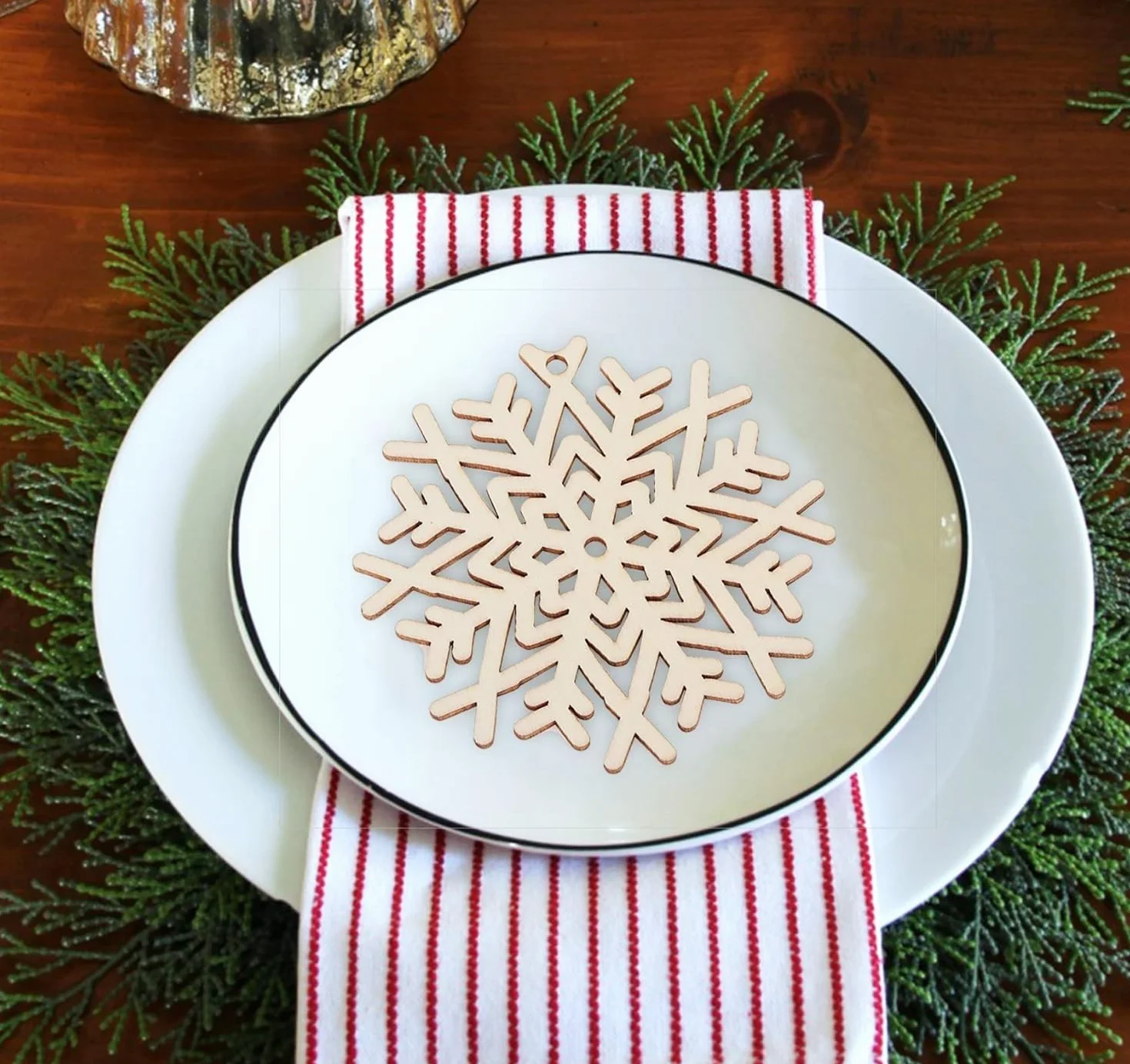 Copos de Nieve de Madera ilauke 30 Piezas, 10 Estilos Ahuecados con Cuerda para Decoración Navideña
