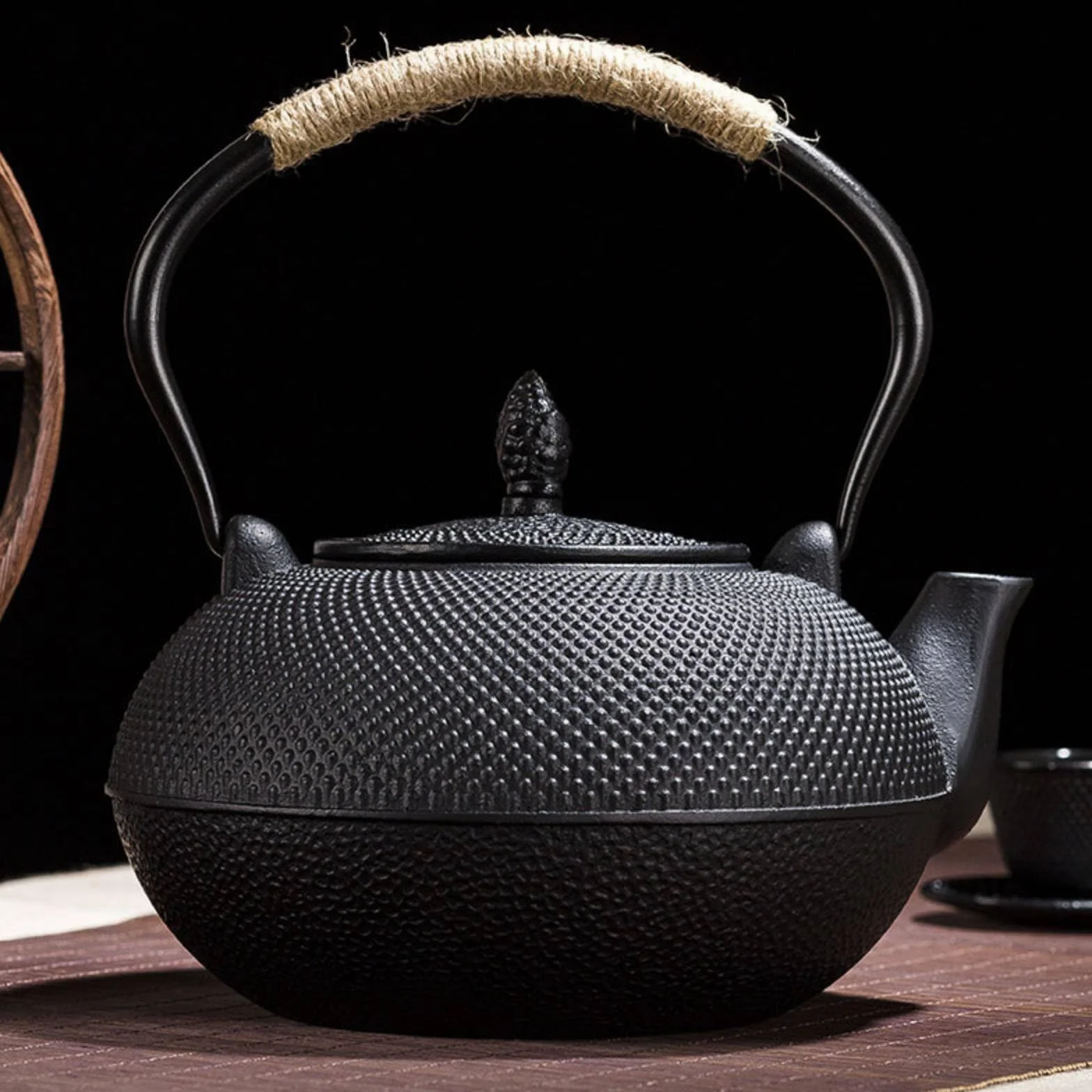 Tetera de Hierro Fundido Tetera Hervidor Kettle Jarra con Superficie Texturizada y Mango Antideslizante Adecuada para, Array, Negro, Tradicional Con Textura De Gránulos, 2.2L