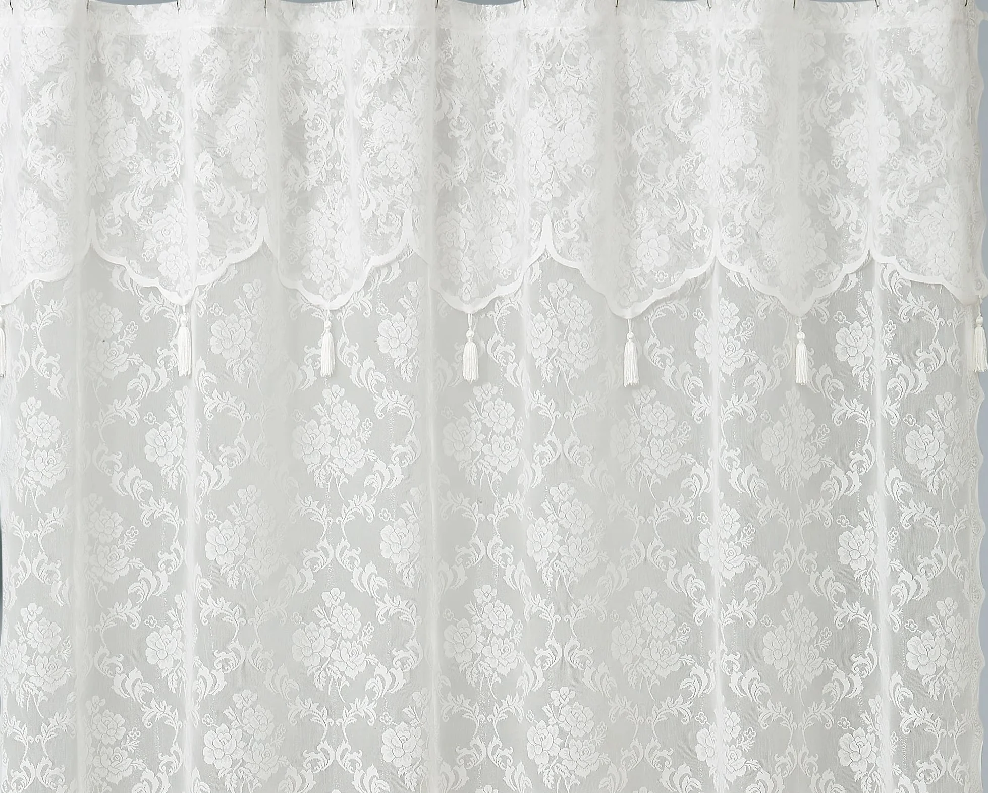 Warm Home Designs Cortina de ducha de encaje blanco con cenefa adjunta y borlas elegantes. 72 x 84 pulgadas extra larga para baño. Lujo para decoración única de baño. MSH blanco 84 pulgadas