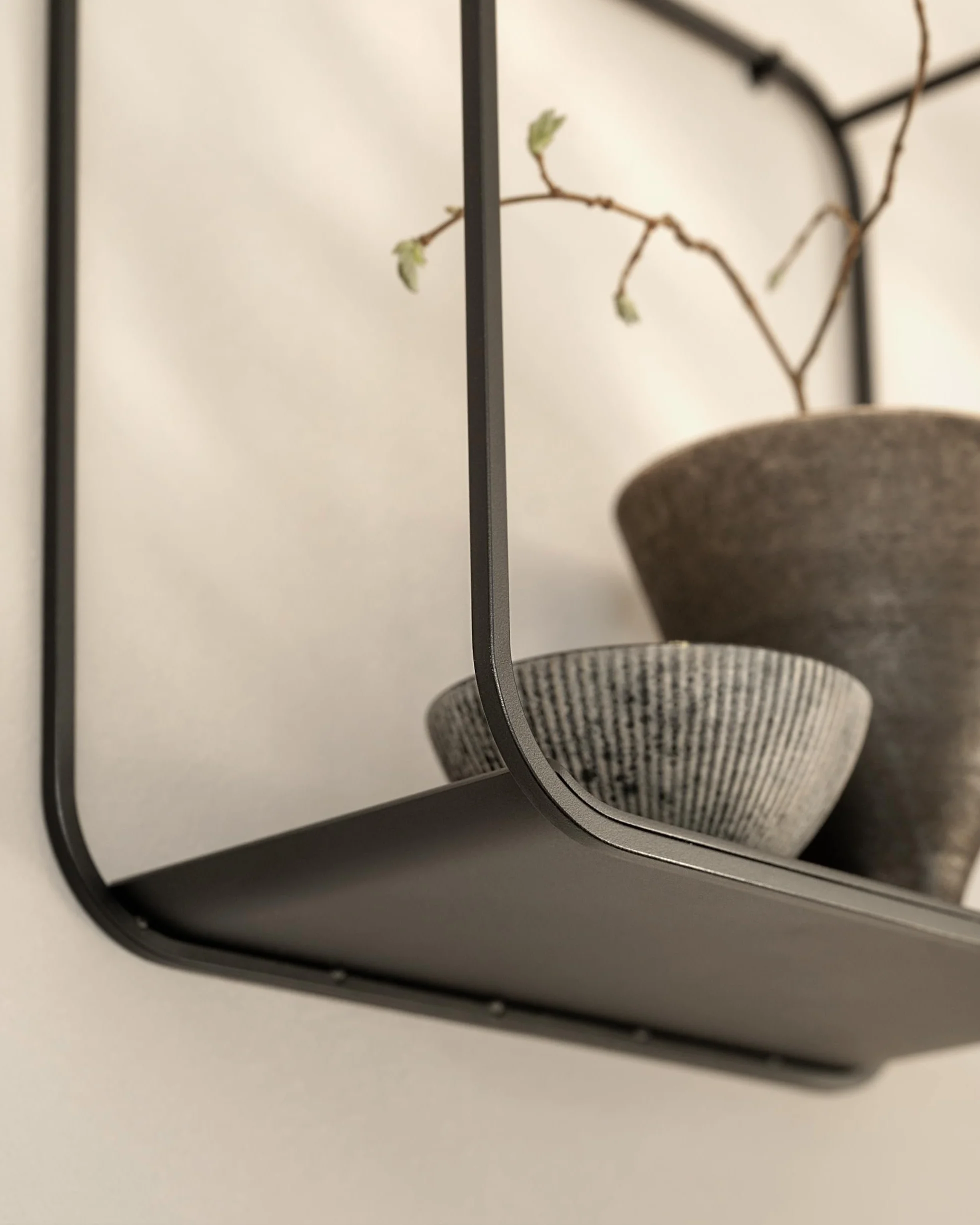 Kazai. Set Estantería de Pared 'Noora' | 3 Baldas Flotantes de Metal con Diseño Moderno | Decoración y Almacenaje para Salón, Pasillo, Cocina o Dormitorio | Negro