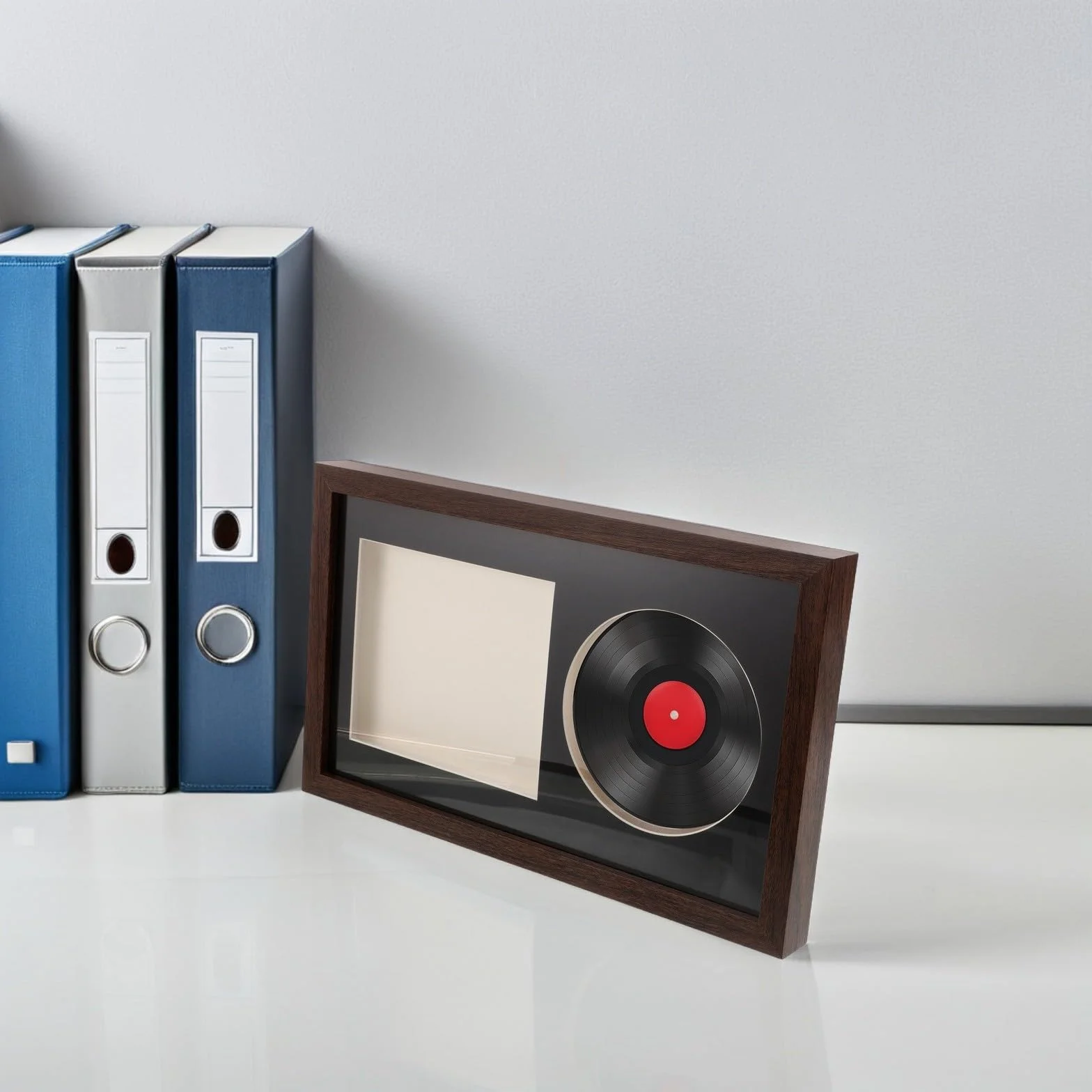 Toyvian Marco Expositor para Álbumes de Música y CD Diseño Hueco 3d, Soporte de Madera y Plástico para Exhibición Completa y Ahorro de Espacio en Rincón Musical