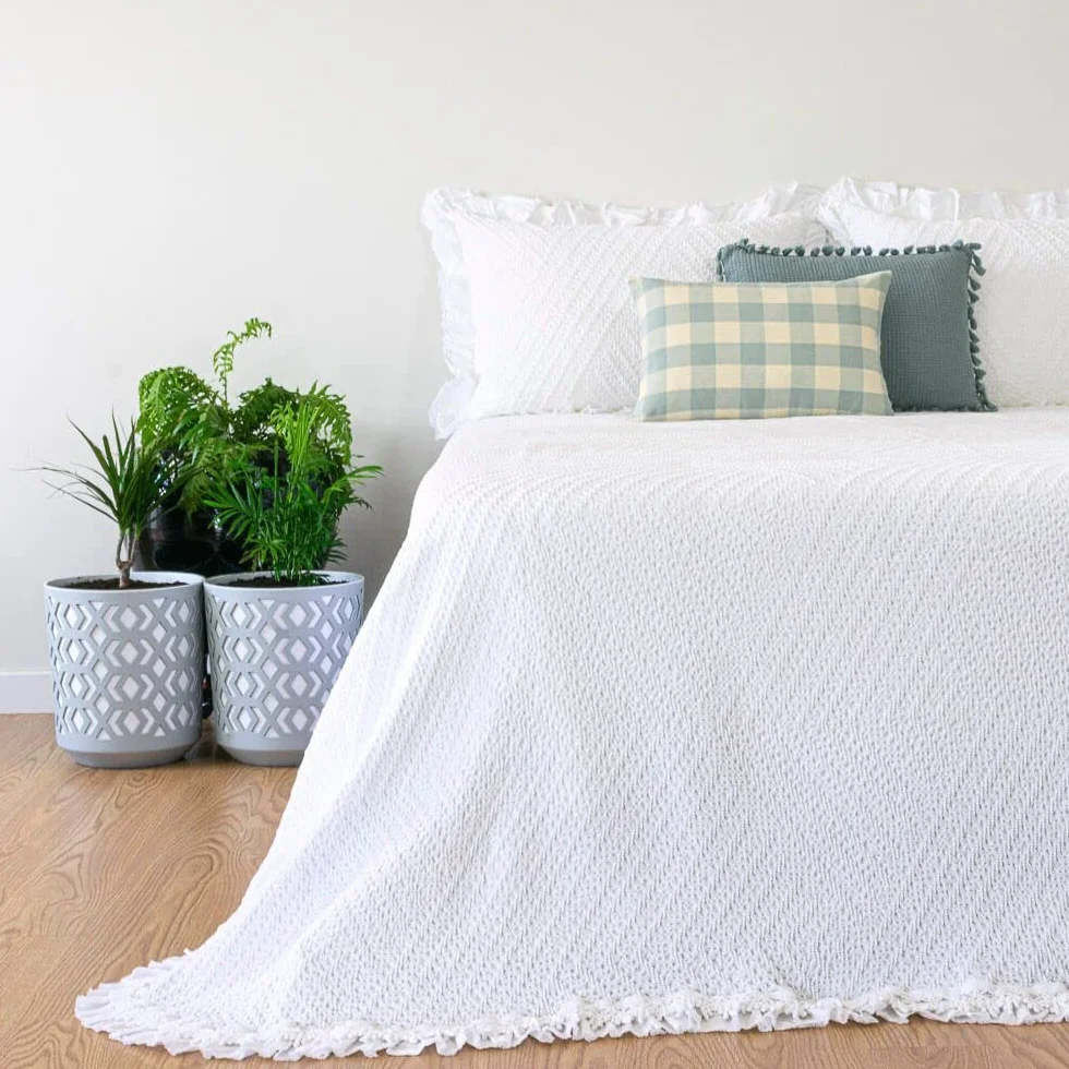 Colcha Blanca para Camas 135/140 / 150 - 240 x 260 cm - Elegante con Volante - 100% Algodón Prelavado