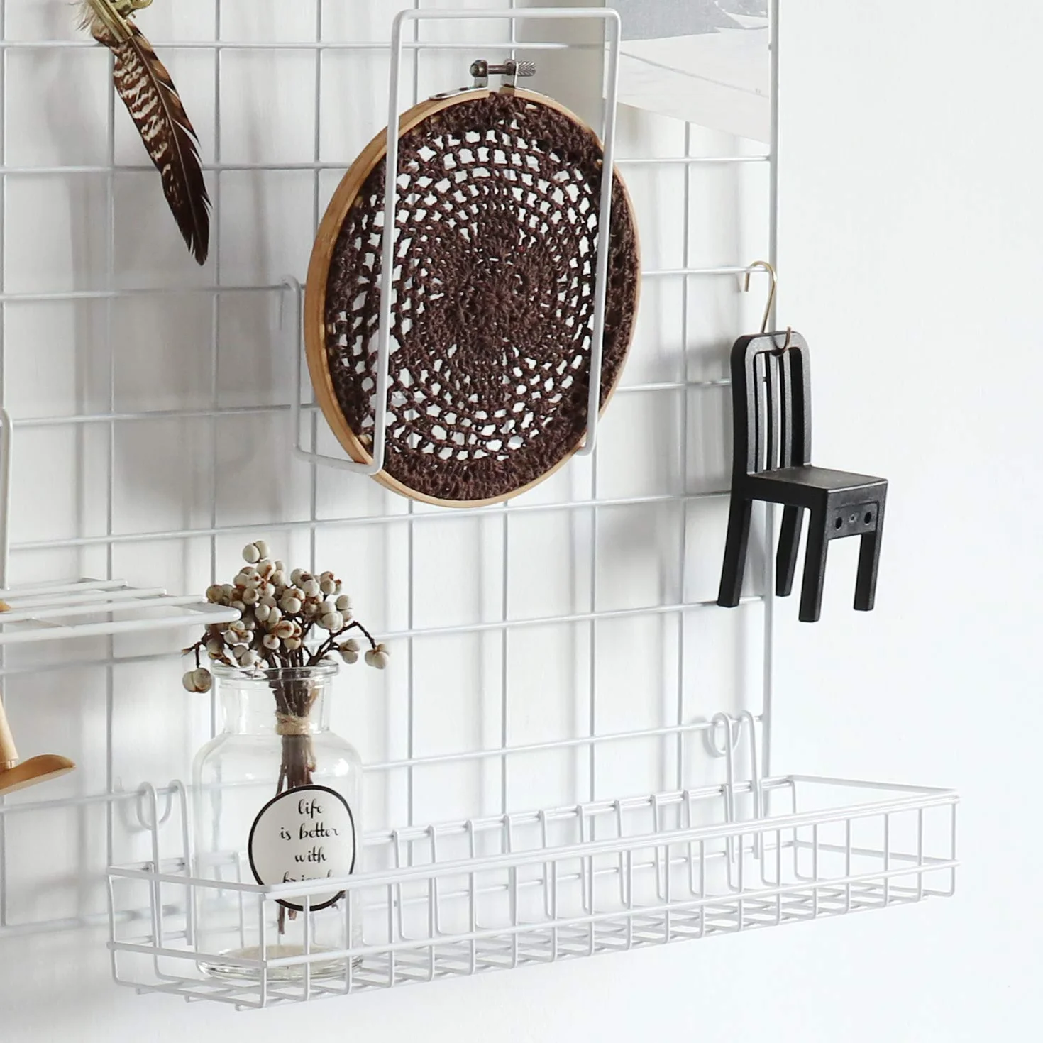 Cesta de pared con ganchos, estantería, estante expositor, organizador de pared y estante de almacenamiento para suministros del hogar, 1 juego de 3