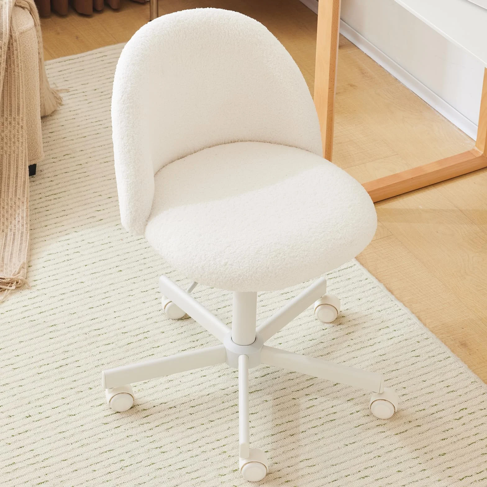 Silla de Escritorio, Silla Tocador, Oficina y Tocador, con Ruedas, Altura Regulable, Silla Compacta para Estudio, Dormitorio, Oficina en Casa, Tejido Teddy (Blanco)