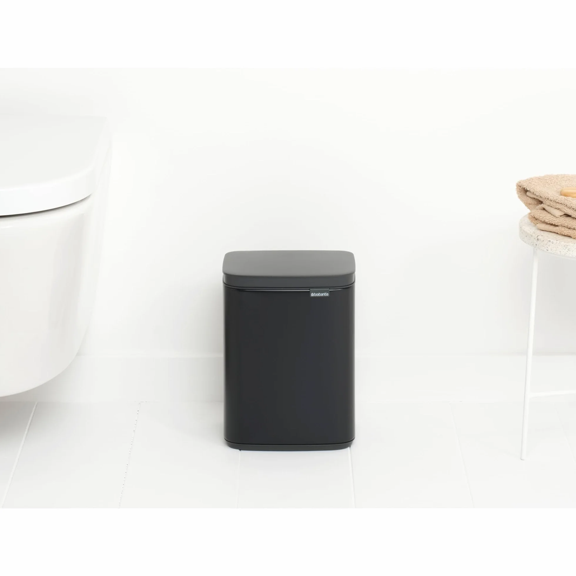 Brabantia Cubo de basura Bo 4 L Negro Mate Tapa apertura fácil cierre suave Montaje en pared