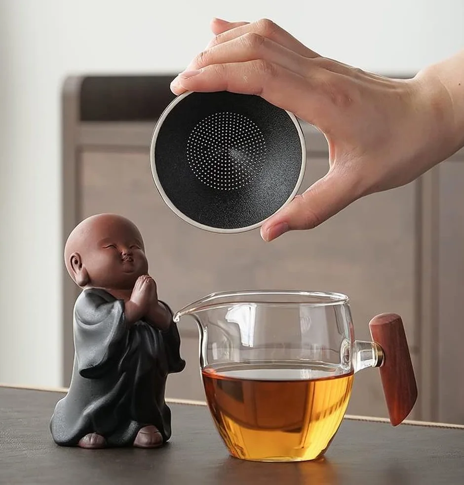 Infusor de té de malla fina de cerámica, infusor para té suelto, colador de malla fina, estatua de monje pequeño, decoración de mesa de té, filtro de té A01