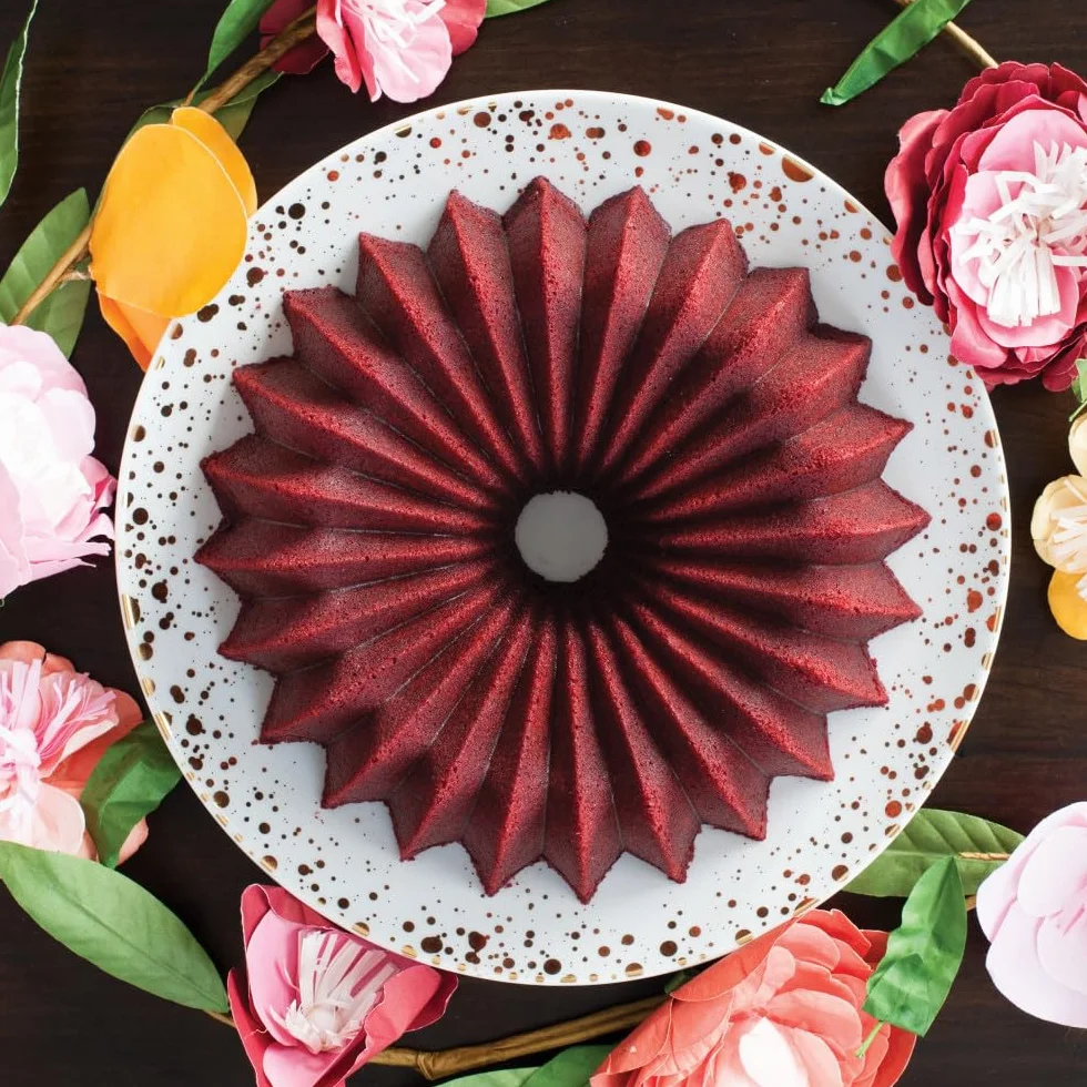 Brilliance Bundt Pan, molde de aluminio fundido para tartas con patrón radiante, utensilios para hornear de primera calidad fabricados en los Estados Unidos, dorado