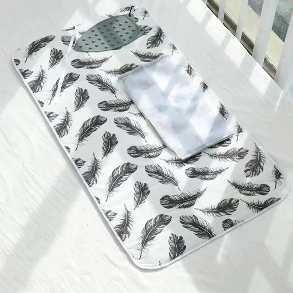 Manta de Planchado de Viaje, con Almohadilla de Silicona for Planchar, Funda Alternativa for Tabla de Planchar, Acolchado ,Fundas para Tablas de Planchar(Feathers)
