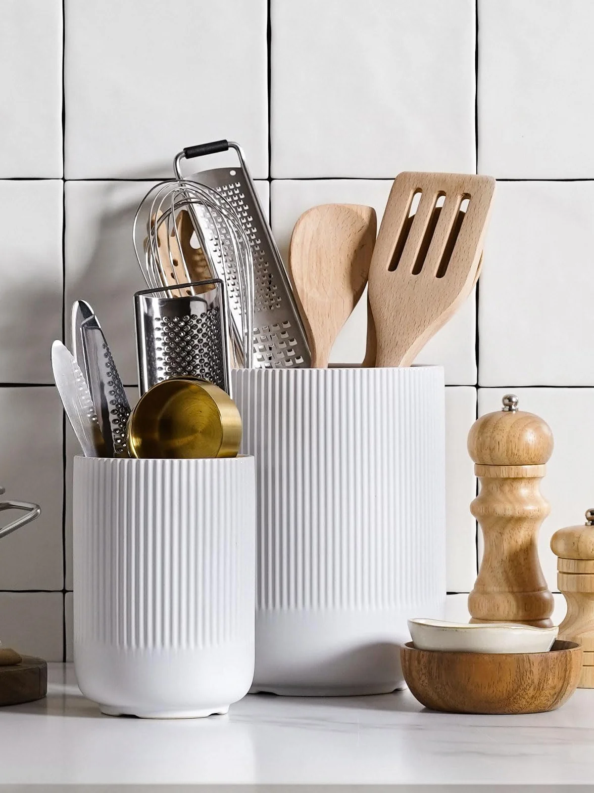 LE TAUCI Portautensilios, 18.5+14cm Cerámica Soporte para Utensilios de Cocina, Grande Botes para Encimera de Cocina, Moderno Organizador para Espátulas, Set de 2, Blanco