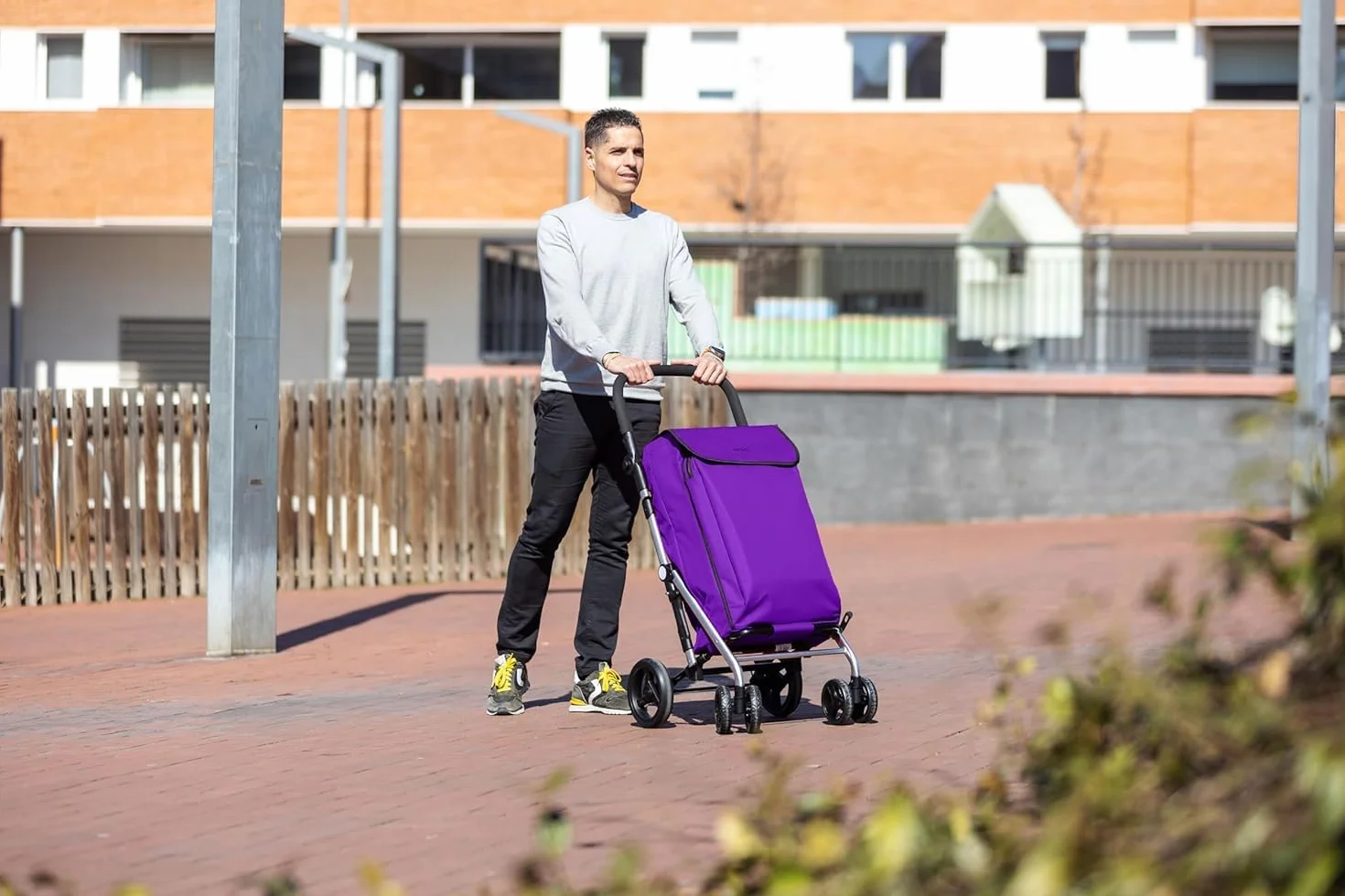 Carlett Carro de Compra 4 Ruedas Plegable, Bolsa Extraíble de Gran Capacidad 58L/32Kg y Bolsa Isotérmica 12L, Manillar Regulable, Freno de Seguridad, Convertible a 2 Ruedas, Lite Family, Color Morado