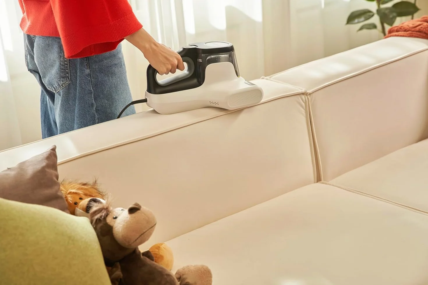 KÄRCHER VCH 4 UV Clean Aspiradora de colchones, Limpieza Profunda higiénica con luz UV-C, Rodillo batidor y función de succión, Potencia: 500 vatios, Peso: 2,1 kg, Elimina ácaros y bacterias