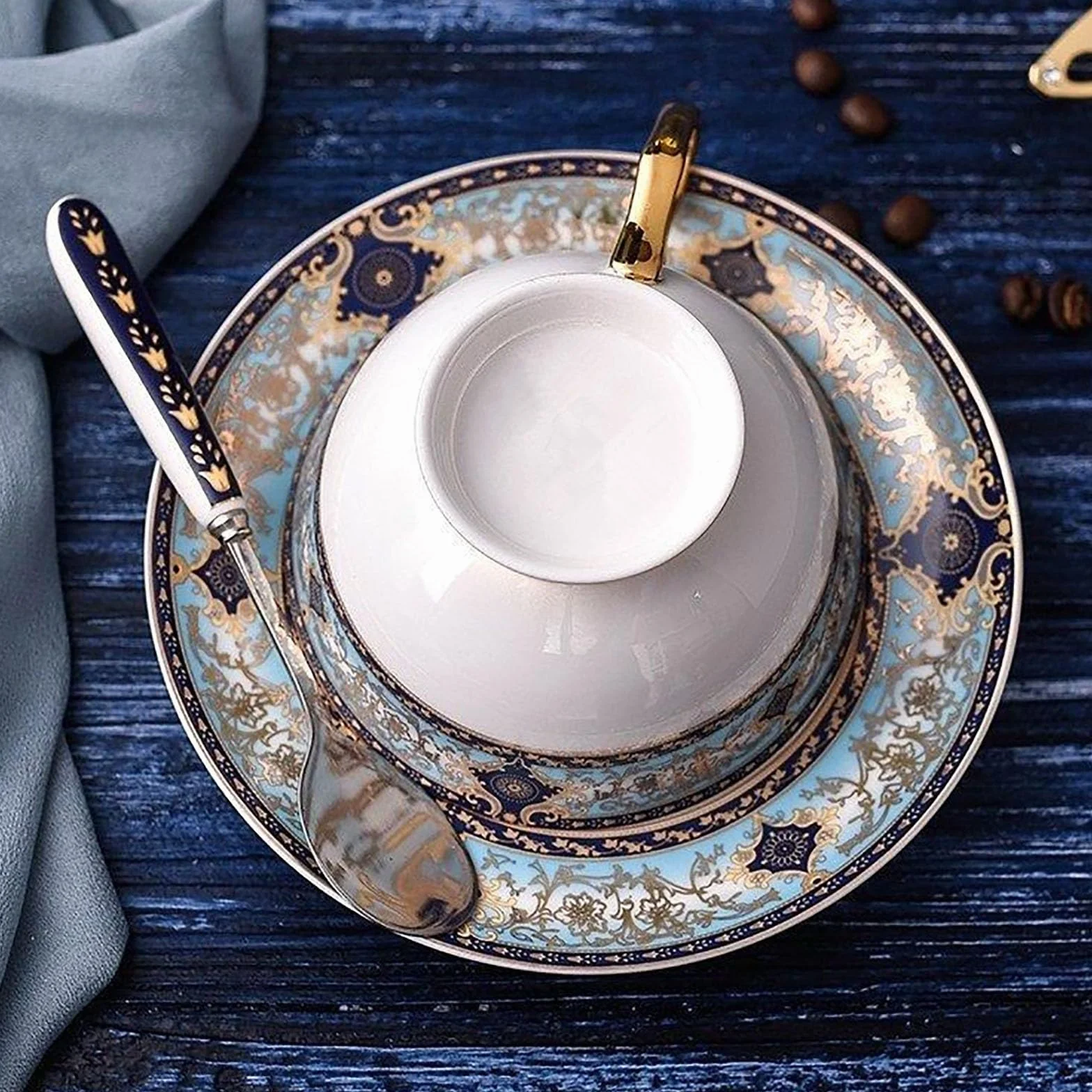 YUDIZWS Juego de tazas de té de porcelana china con cuchara de oro y caja de regalo, tazas de café de té y platillos Juego de 1 taza de té de porcelana Taza,3pcs