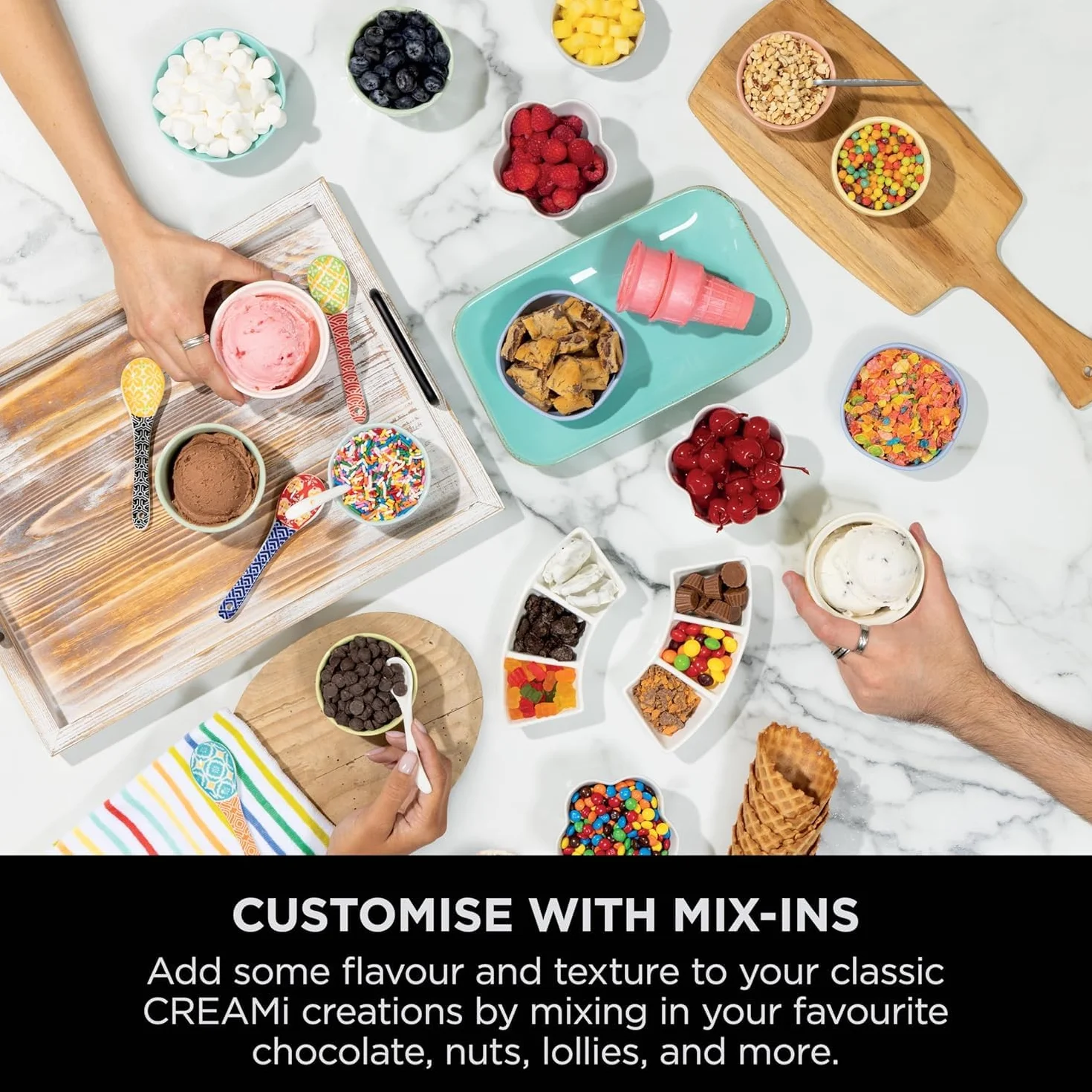 Ninja Swirl by CREAMi - Máquina para servir y helados con 2 recipientes, 13 funciones, hace helado, servicio suave, helado, sorbete, batidos y más, opción de mezcla, plata platino, NC701UK