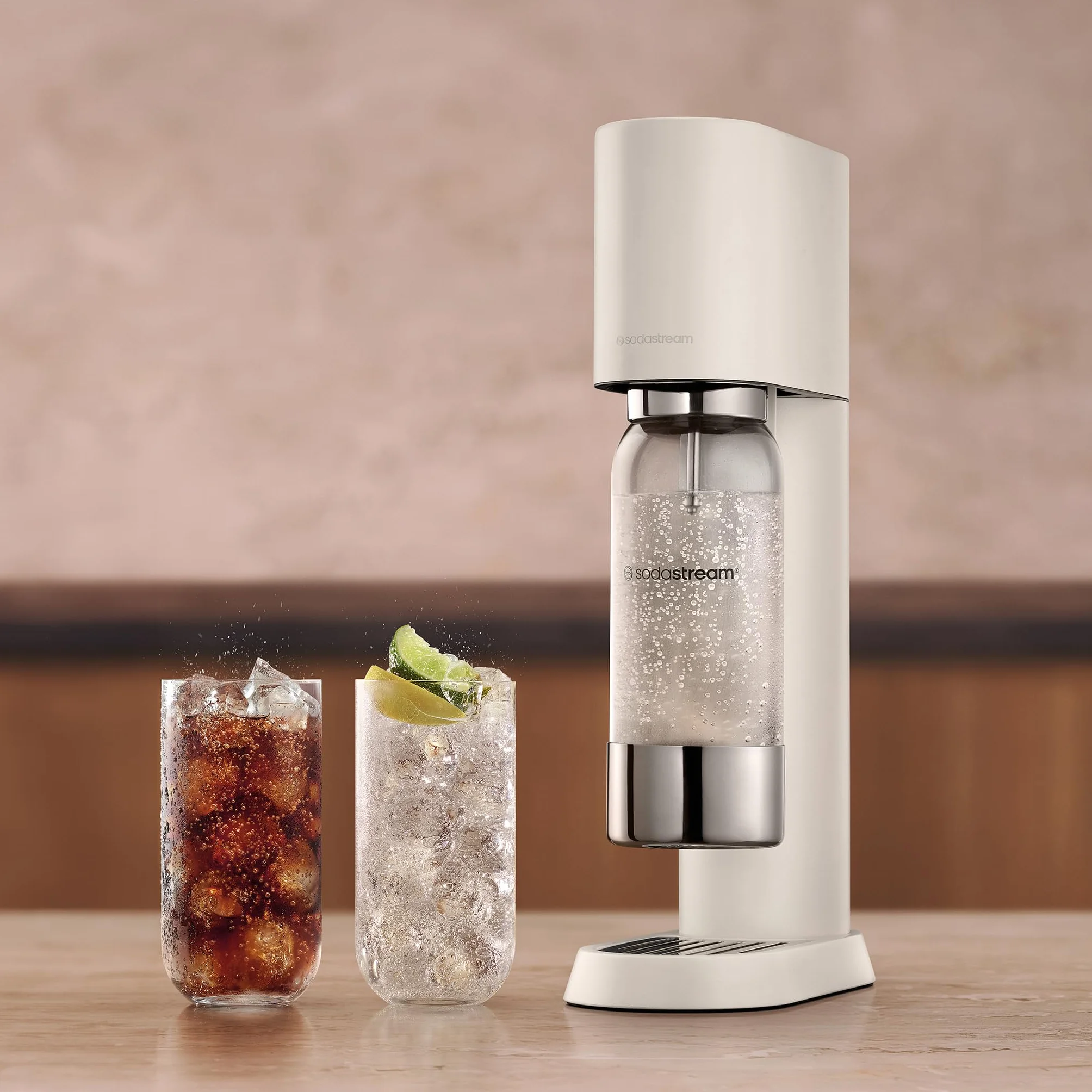 sodastream ensō - Máquina de agua con gas y soda | Pack 1 botella 1 L compatible con lavavajillas + 1 recarga de gas de 60 L para Clipser | Acabado blanco arena