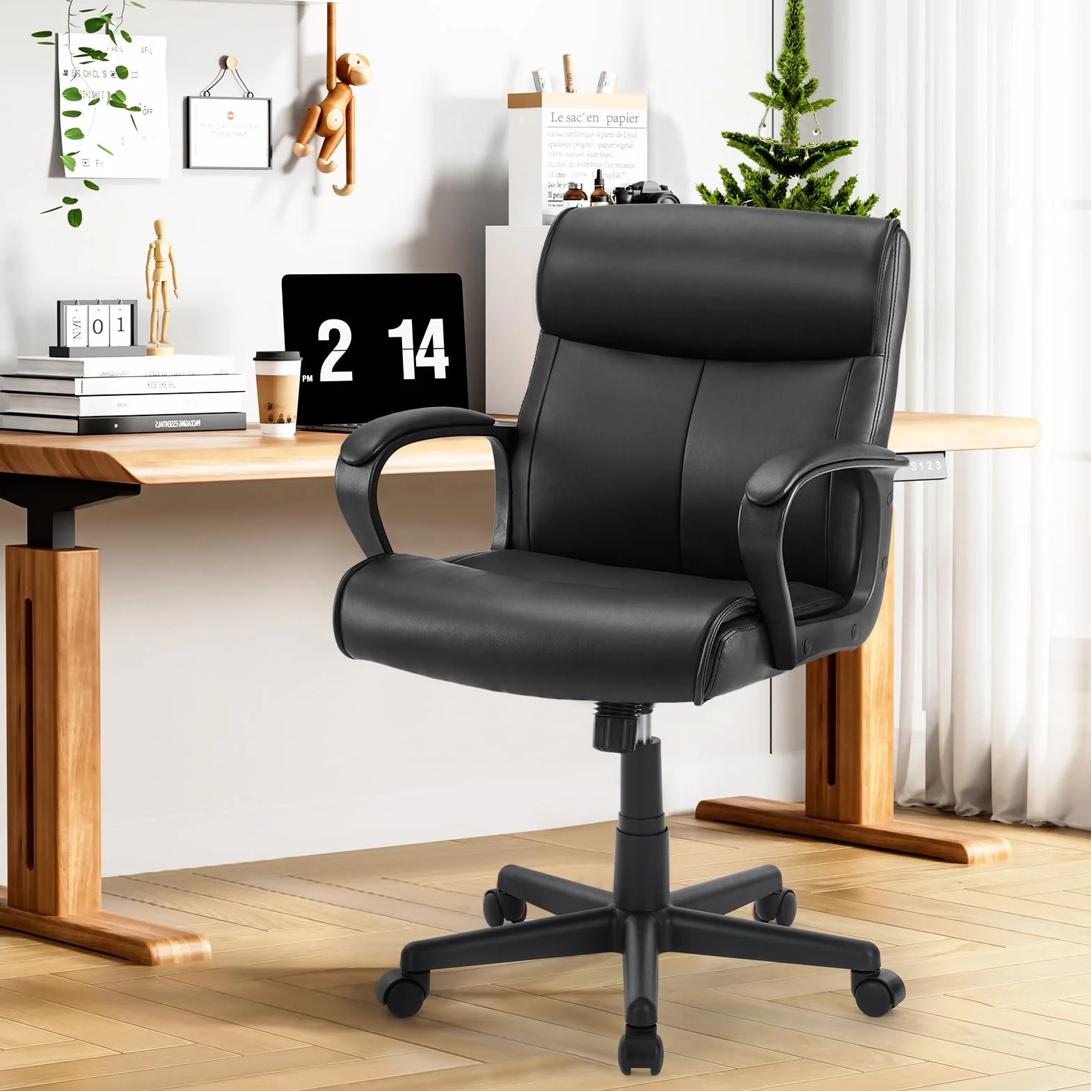 Sweetcrispy Silla de Oficina ergonómica de Piel sintética con reposabrazos, ergonómica para Ordenador con Respaldo Ajustable, Silla giratoria de PC para el Trabajo, Color Negro clásico
