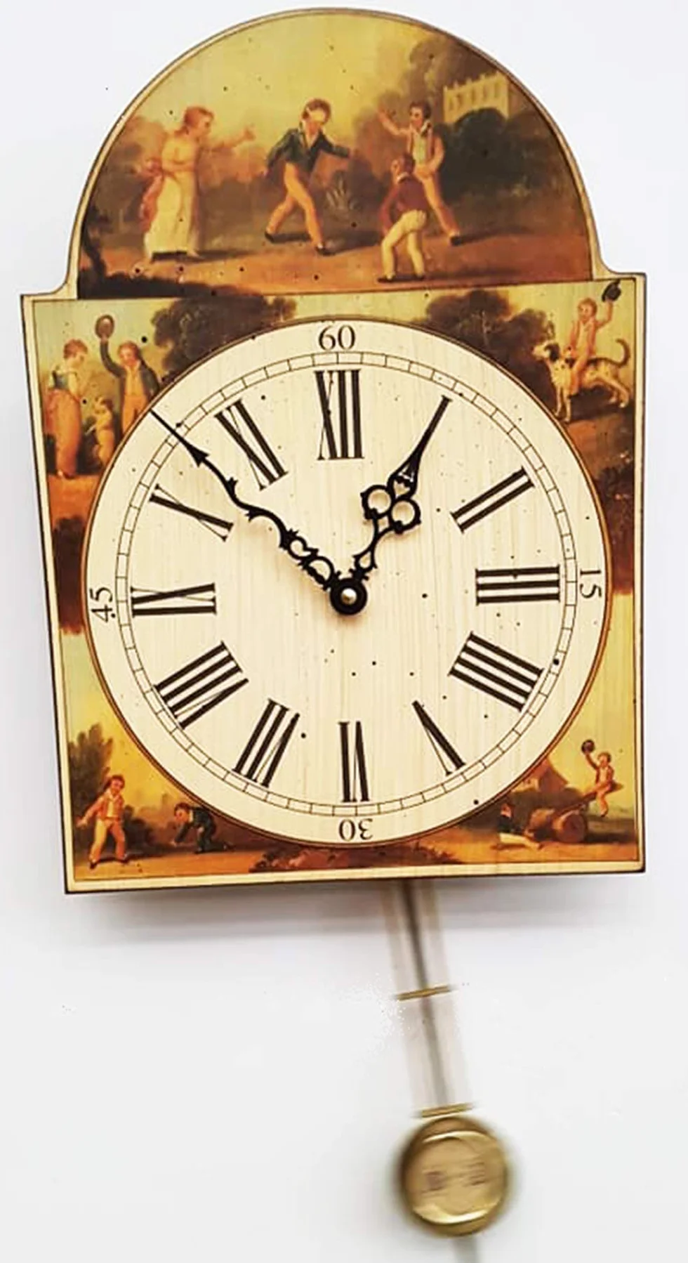 Reloj de péndulo de estilo británico.