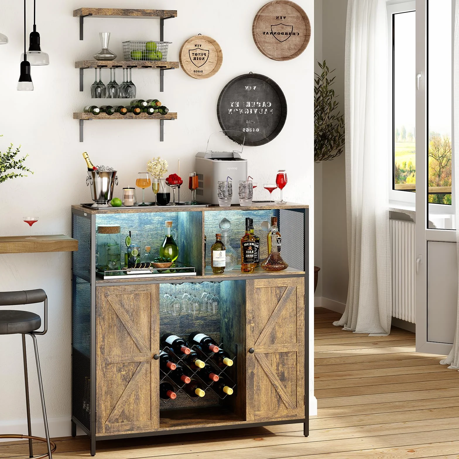 Armario para vino con enchufe de carga, 6 compartimentos, armario de bar vintage con luz LED, 108 x 39 x 111 cm, armario de cocina y aparador con botellero de metal, buffet para cocina, salón