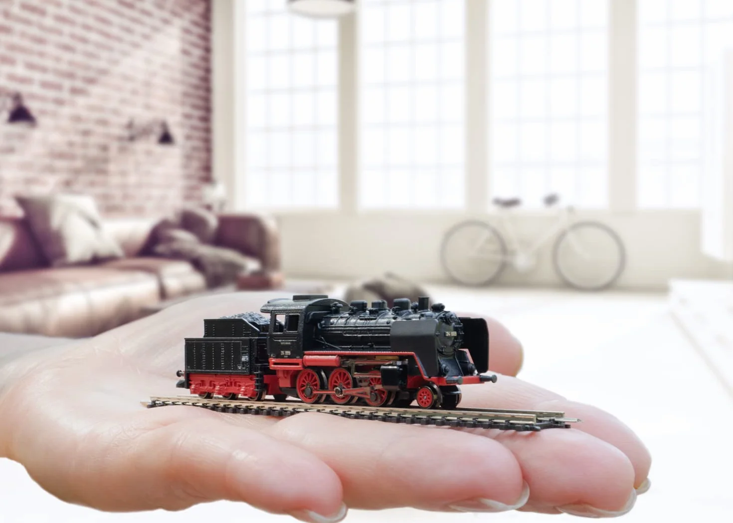 Märklin Modelleisenbahn 81874 - Tren de pasajeros para Museo con Locomotora de Vapor BR 24 – Locomotora Pista Z, 24 cm de Metal con Soporte de plástico, a Partir de 15 años