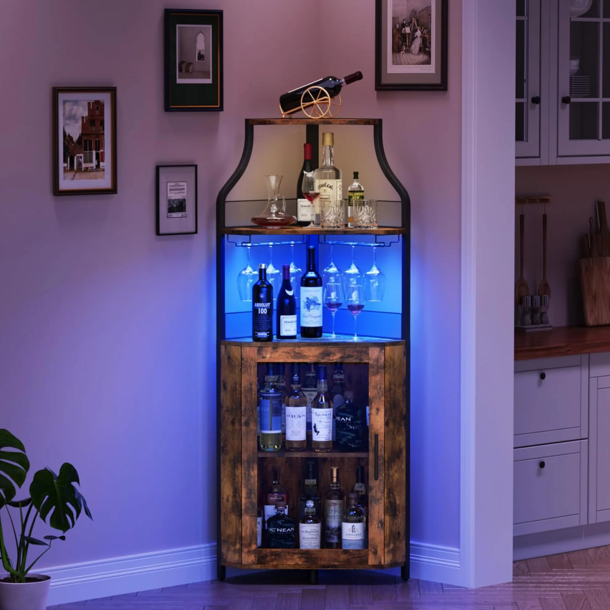 Garvee Armario de Vino Esquinero con Luces LED, Mueble Bar Industrial de 5 Niveles con Botellero y Porta Copas, Estantería para Vinos con Puerta de Malla para Salón y Comedor, Marrón Rústico