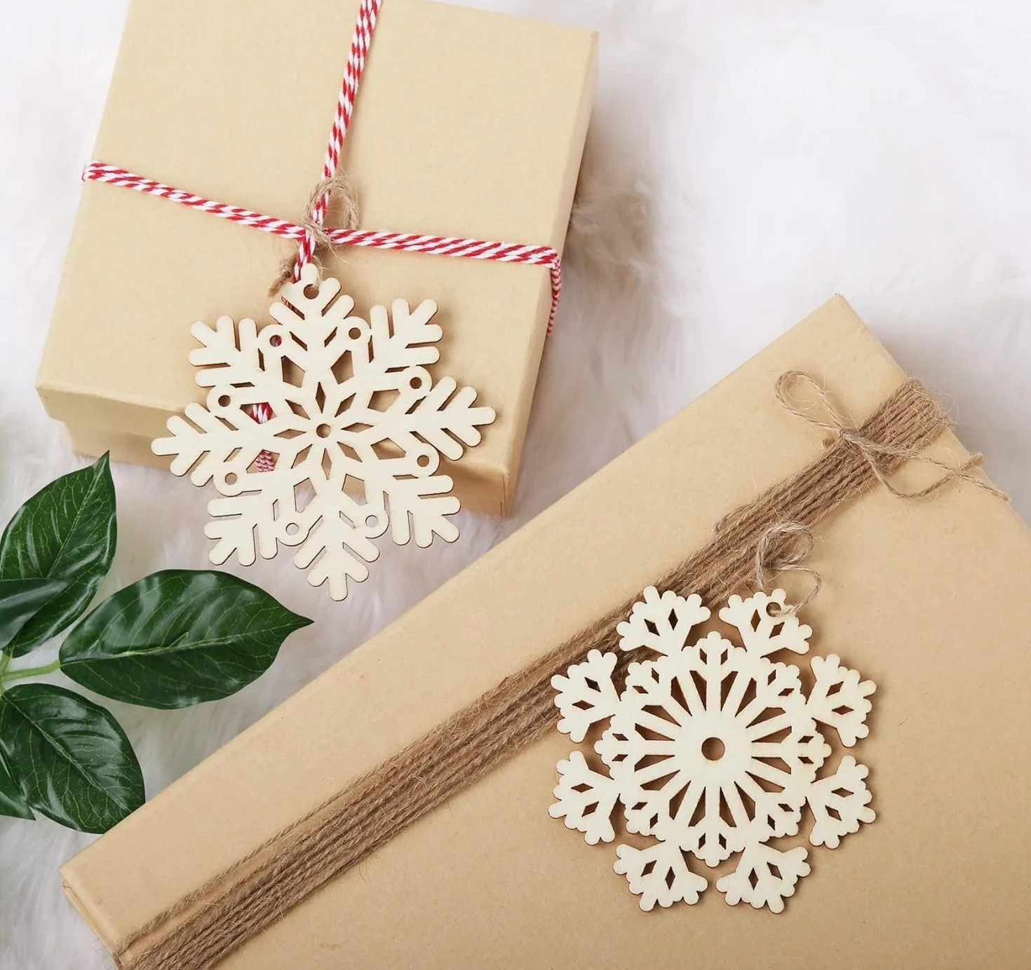 Copos de Nieve de Madera ilauke 30 Piezas, 10 Estilos Ahuecados con Cuerda para Decoración Navideña