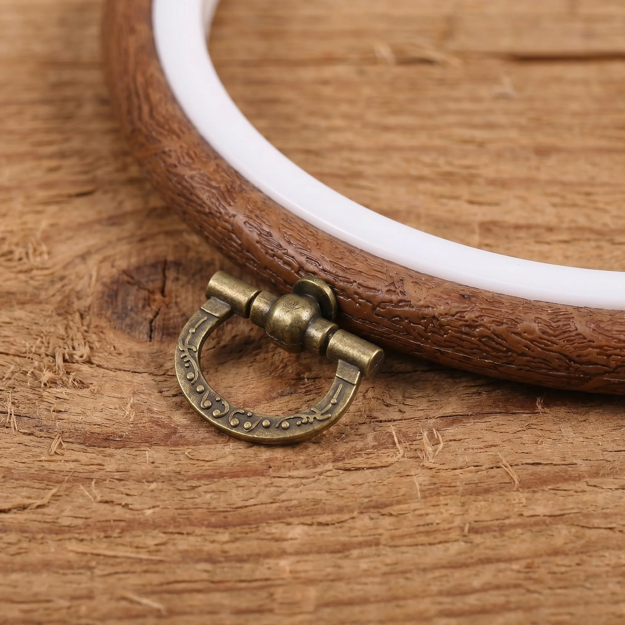 Kisangel 9 aros pequeños para bordar a punto de cruz, marcos de bordado con imitación de vetas de madera y aro para colgar - de costura redondo para manualidades de costura