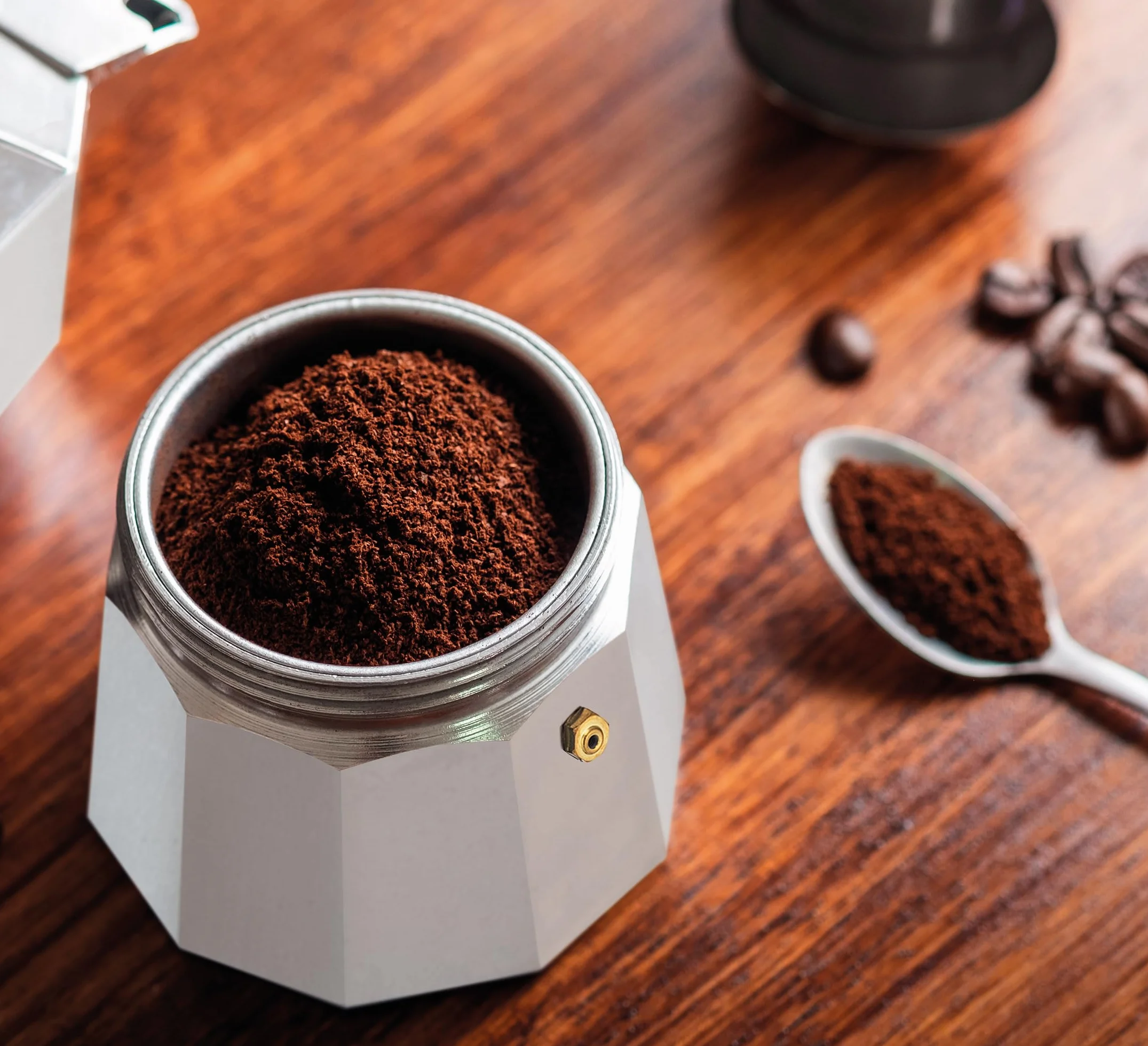 Cilio 273700 Classico - Cafetera eléctrica (6 tazas), diseño de cafetera italiana, color plateado y negro