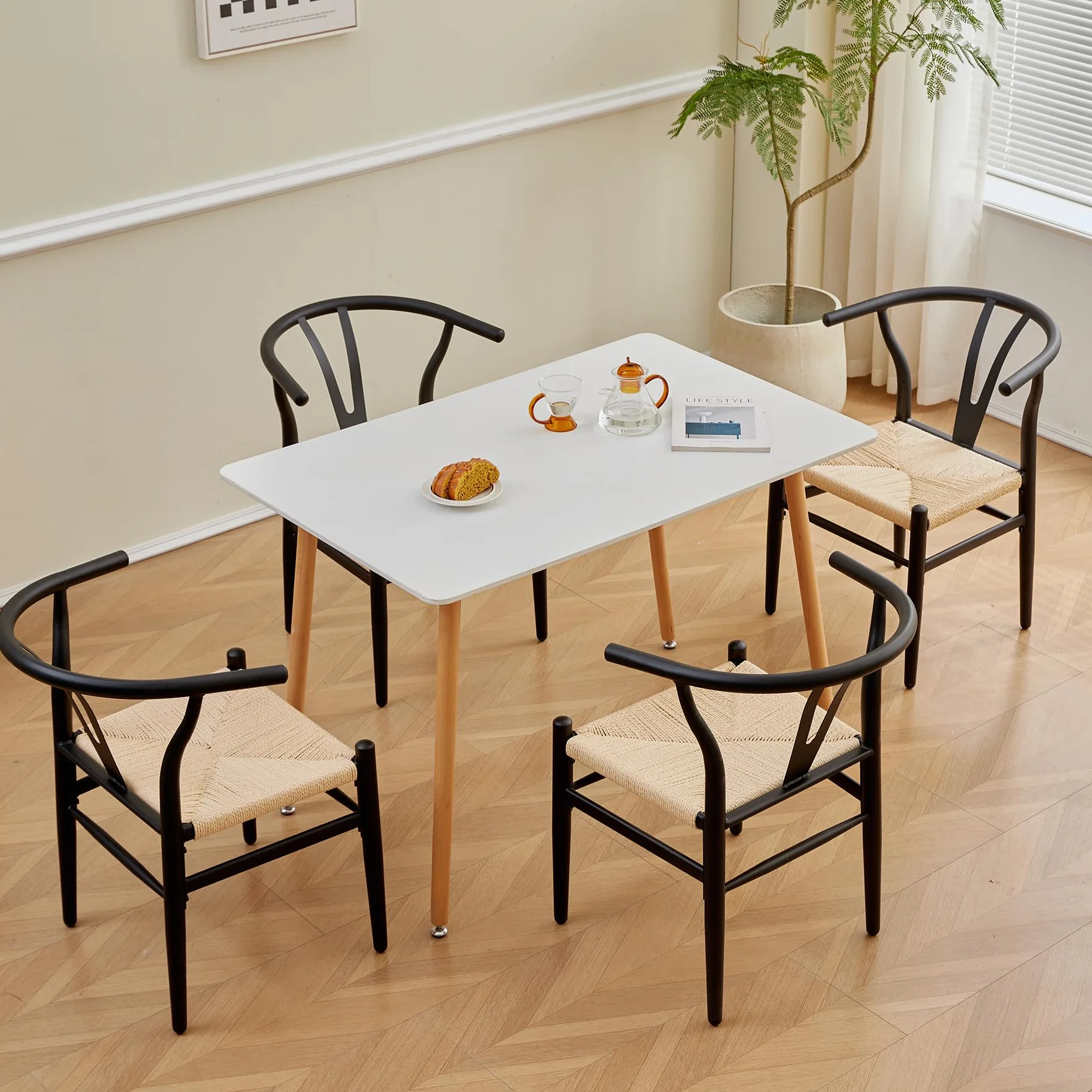 Juego de 4 Silla de Comedor Tejida Moderna, Cojín de Ratán de Alta Densidad, Patas de Metal Negro, Adecuada para Comedor, Sala de Estar, Cocina （Marco de Metal Negro）