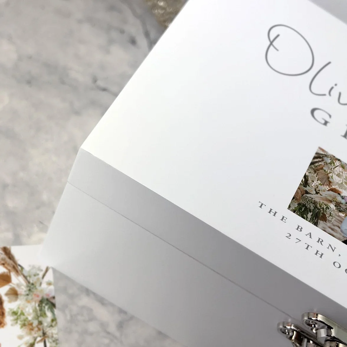 Caja de recuerdos de boda personalizada de lujo, color blanco, línea superior, nombres personalizados, apellidos, ubicación y fecha, regalo de boda, 27 x 19 x 14 cm