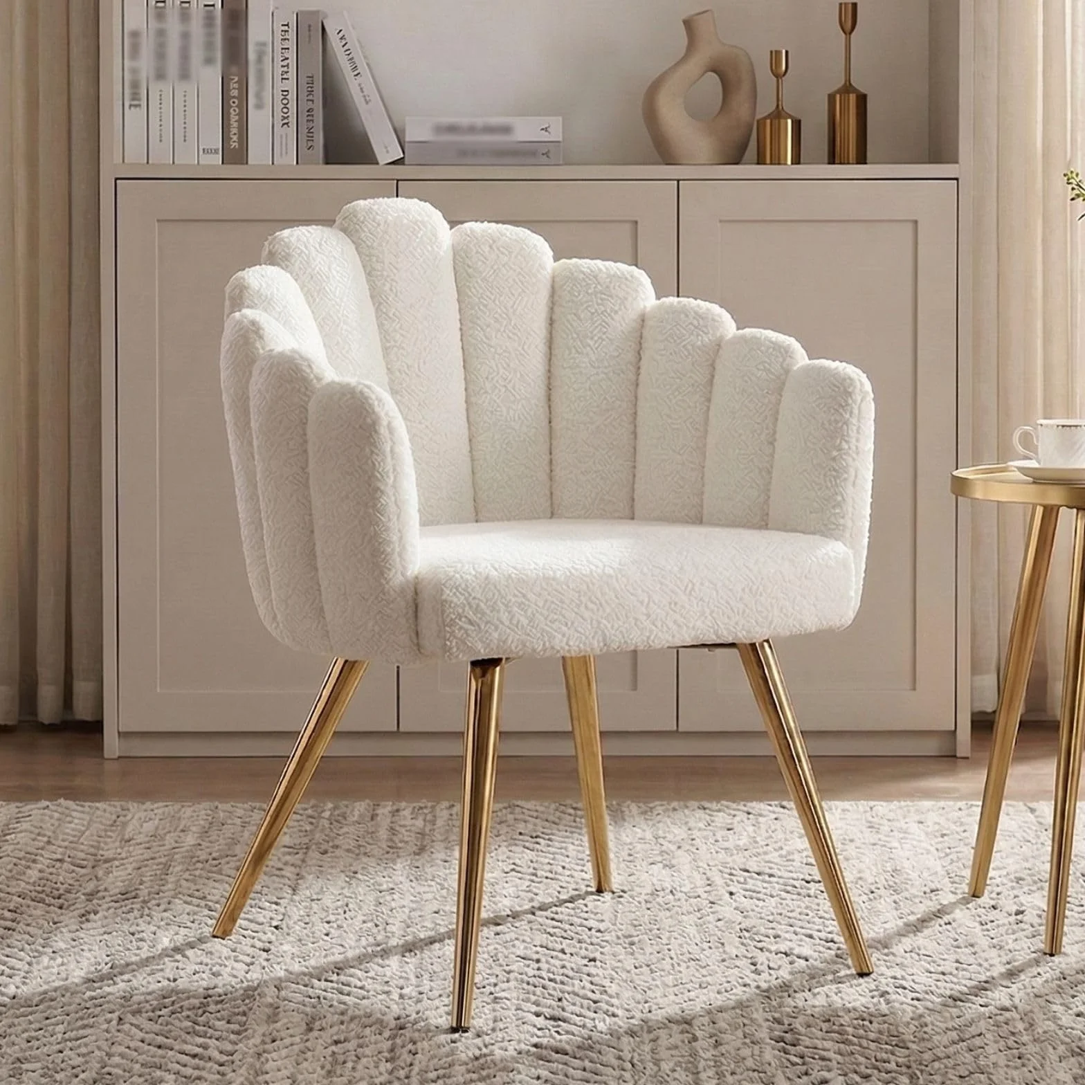 chairus Sillón Decorativo de Lana Sintética Sillón de Tocador con Patas Doradas, Butaca con Respaldo en Forma de Dedos Silla de Diseño para Salón/Dormitorio, Blanco
