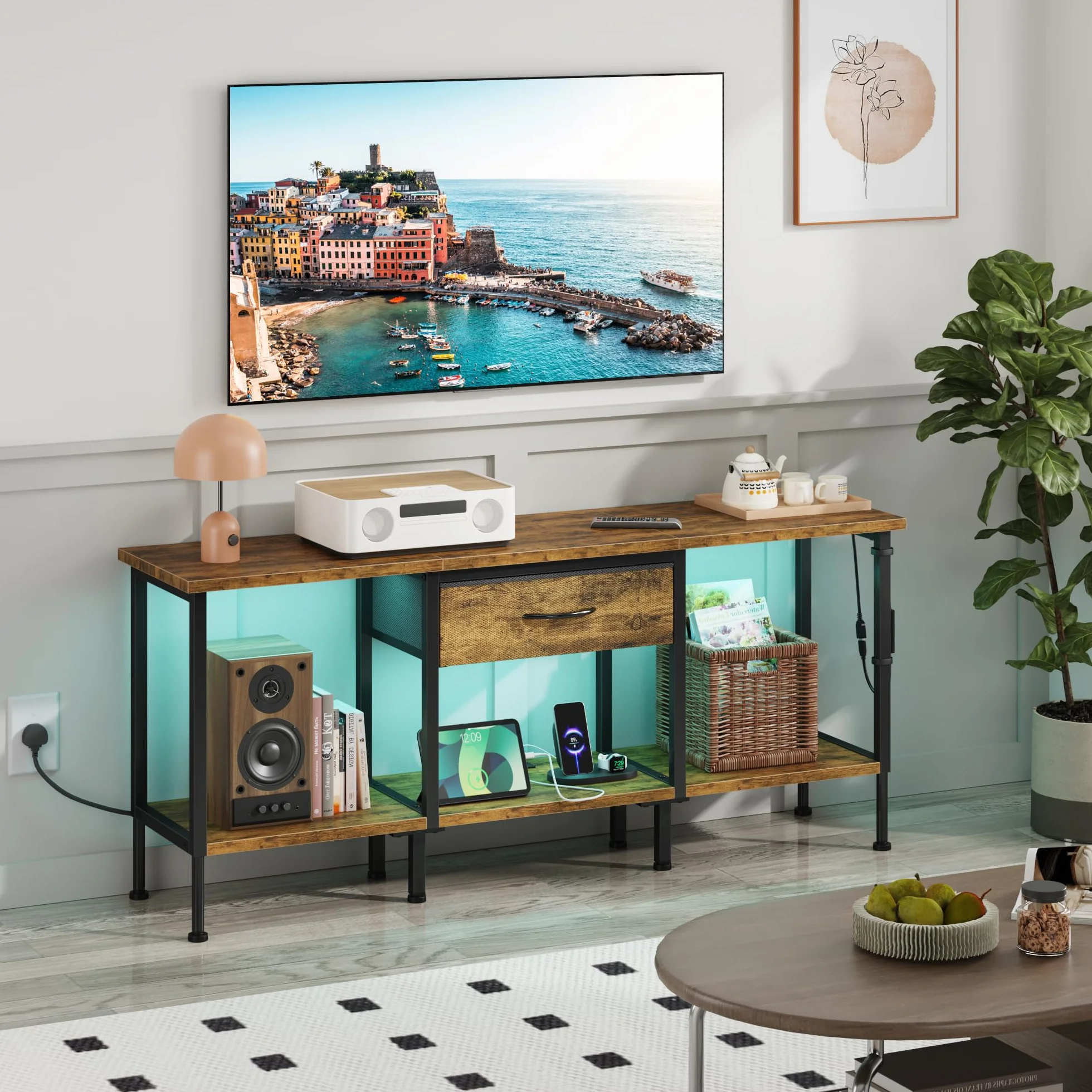 Mueble de TV con Enchufe, Mesa Television con Iluminación LED, Cajón de Tela y Estantes, Mueble Bajo Salon de 140 cm para TV de hasta 65″, para Sala de Estar y Dormitorio, Marrón Rústico
